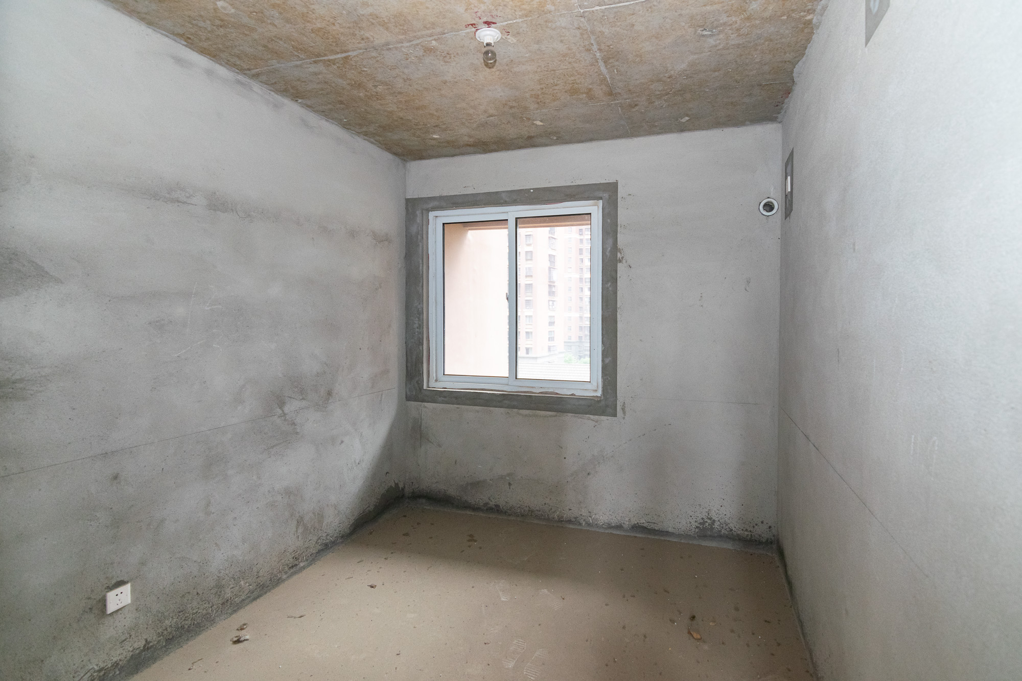 新城国际花都  3室2厅2卫   83.90万 新城国际花都  3室2厅2卫   83.90万卧室