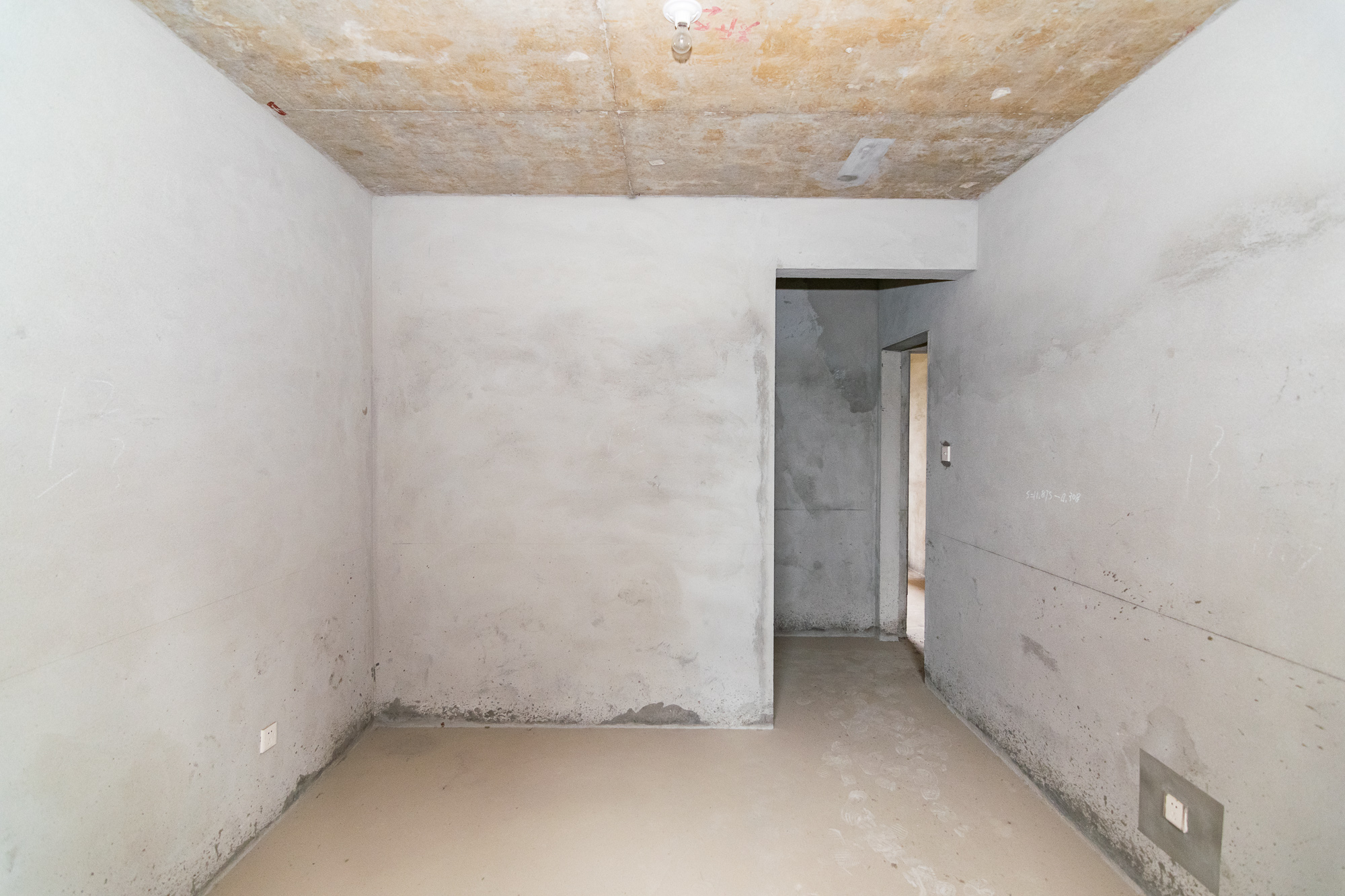 新城国际花都  3室2厅2卫   83.90万 新城国际花都  3室2厅2卫   83.90万卧室