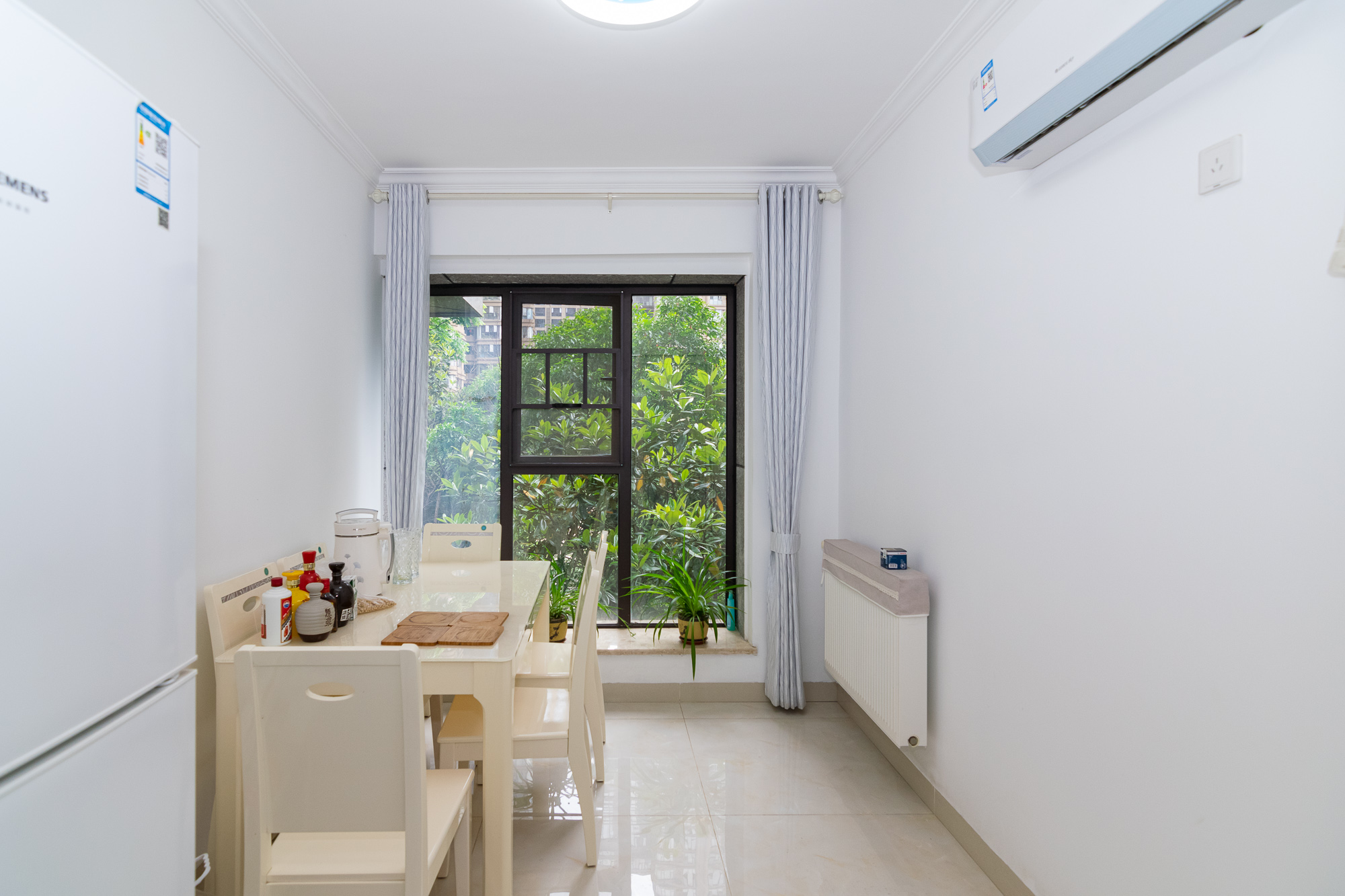 润和紫郡一期  4室2厅2卫   110.00万 润和紫郡一期  4室2厅2卫   110.00万客厅