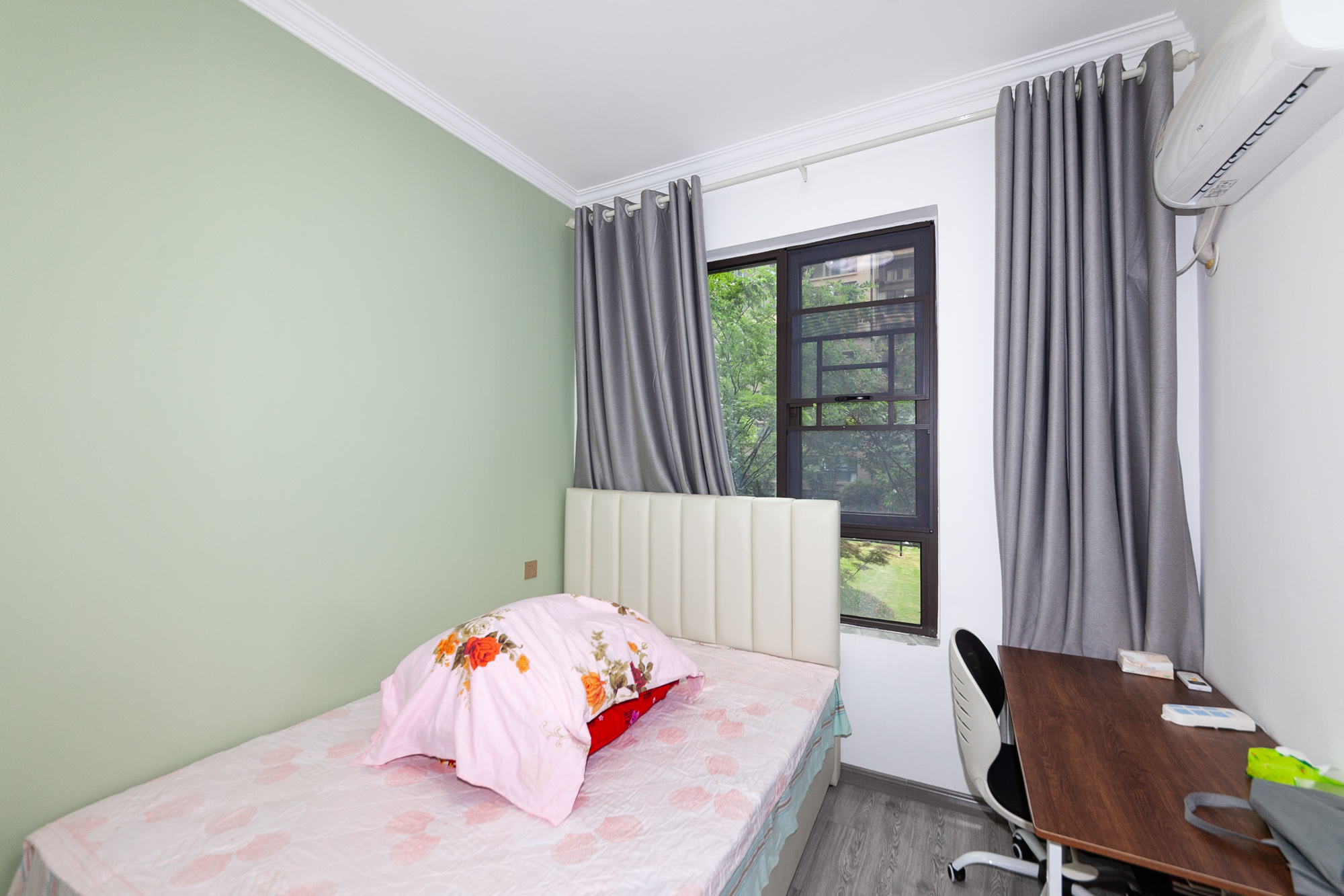 龙湖璟宸原著(龙湖紫宸) 3室2厅2卫 123.00万 龙湖璟宸原著(龙湖紫宸) 3室2厅2卫 123.00万卧室