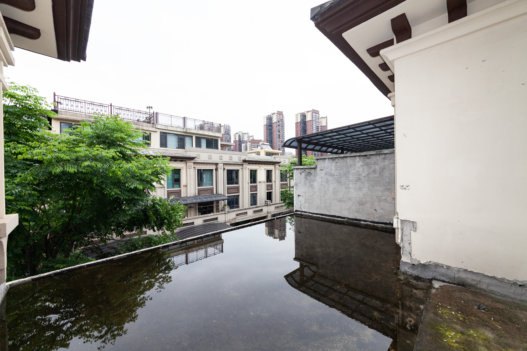 龙湖璟宸原著(龙湖紫宸)  5室2厅2卫    380.0万 龙湖璟宸原著(龙湖紫宸)  5室2厅2卫    380.0万阳台