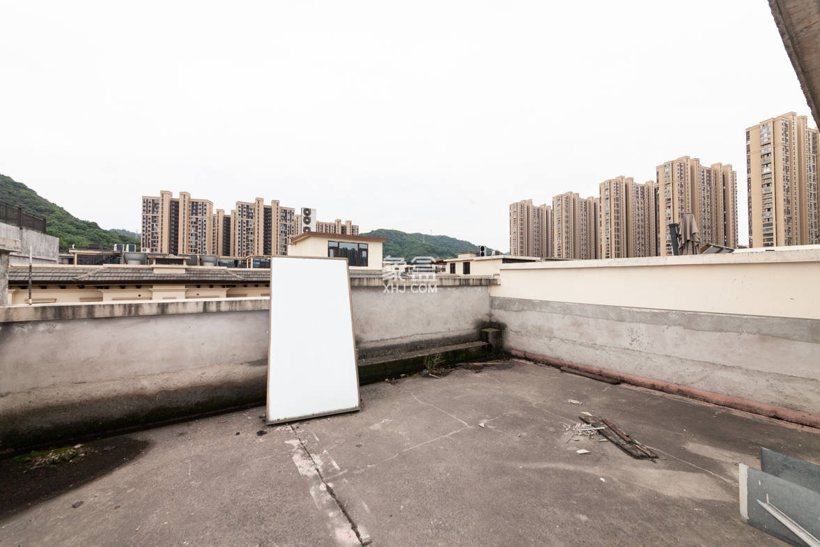 龙湖璟宸原著(龙湖紫宸)  5室2厅2卫    380.0万 龙湖璟宸原著(龙湖紫宸)  5室2厅2卫    380.0万阳台