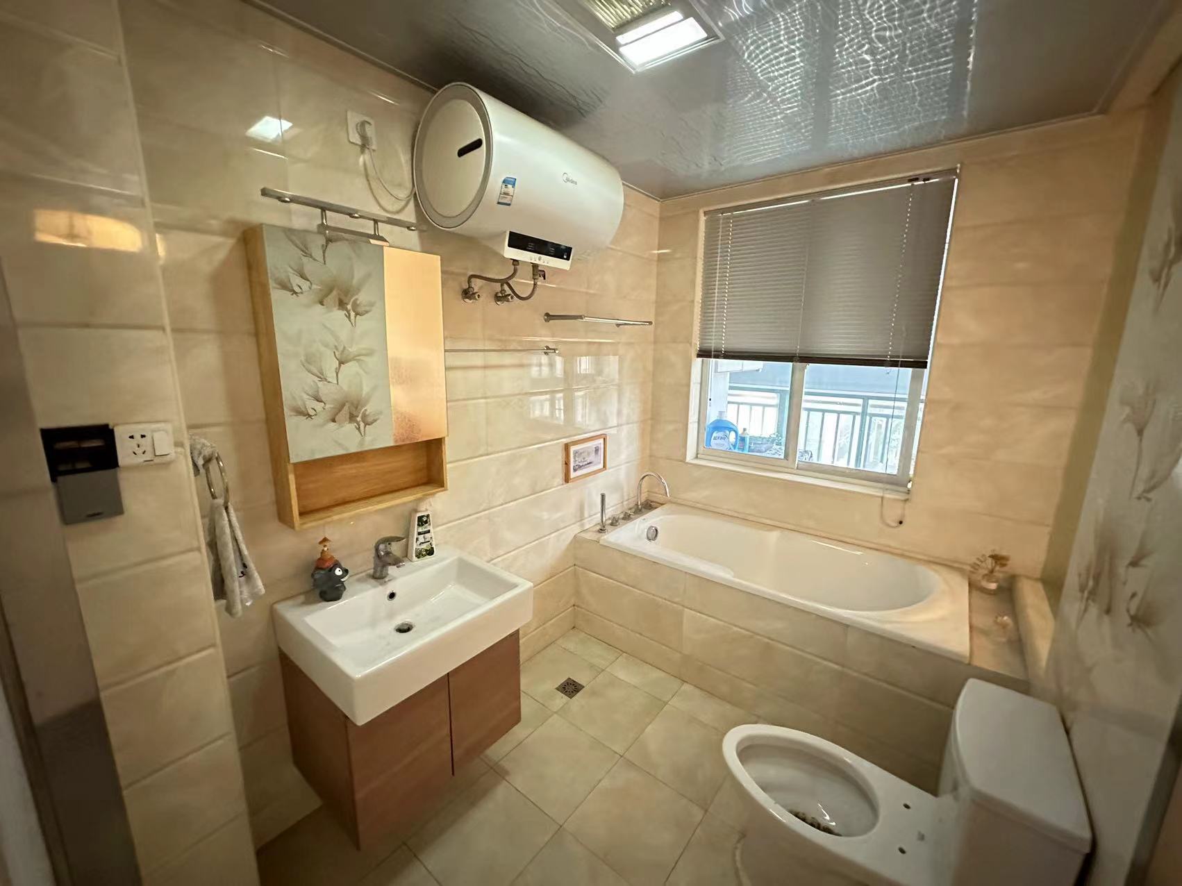 玫瑰名城梧桐园  4室2厅2卫   66.00万 玫瑰名城梧桐园  4室2厅2卫   66.00万室内图