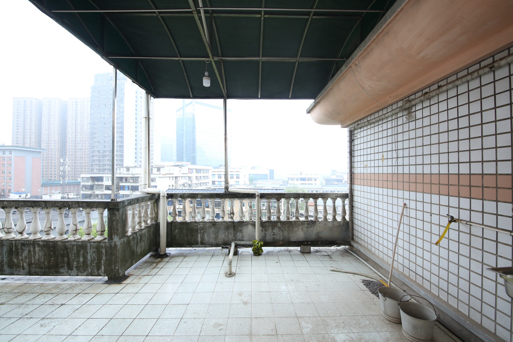 水月林公寓（建行宿舍）  4室3厅3卫   167.50万阳台