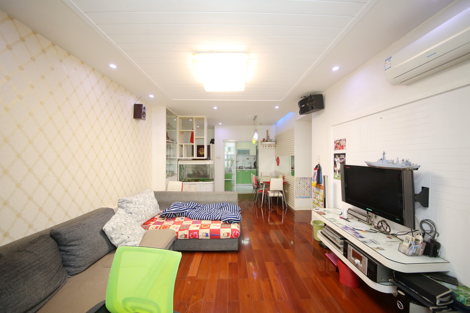 银港水晶城  2室2厅2卫    66.8万客厅