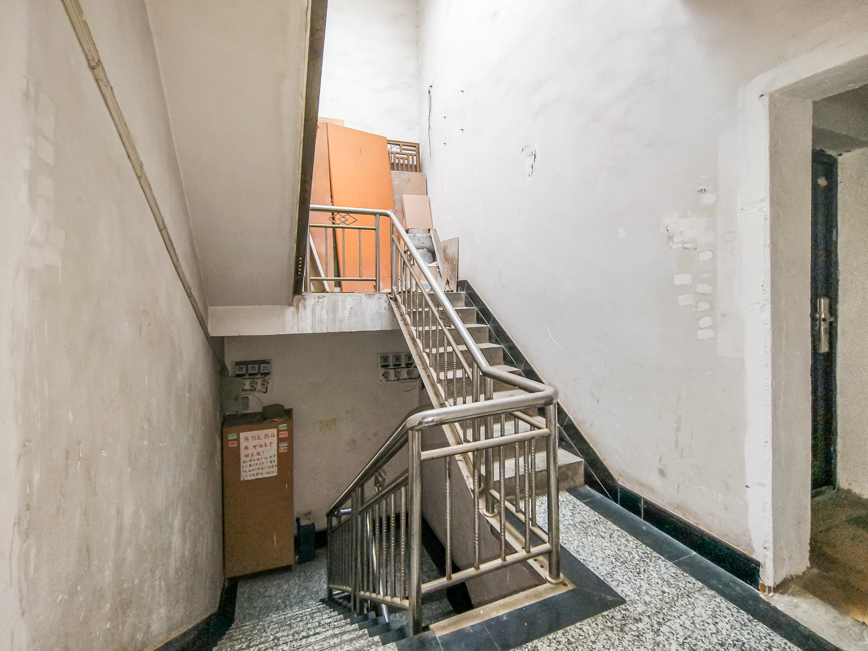 众鑫建材市场（长沙县星沙镇皮具市场）  4室2厅2卫   60.00万客厅