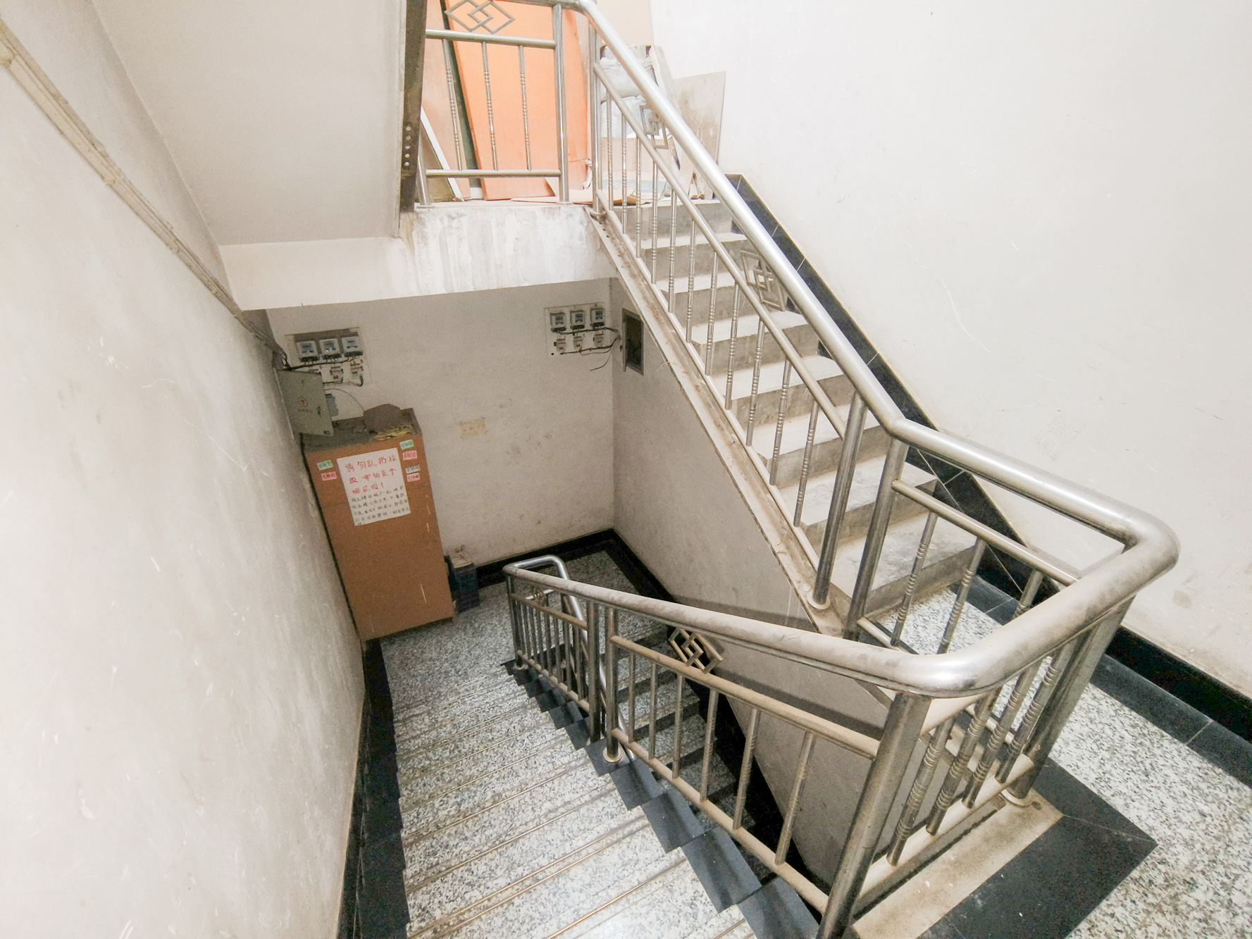 众鑫建材市场（长沙县星沙镇皮具市场）  4室2厅2卫   60.00万其他