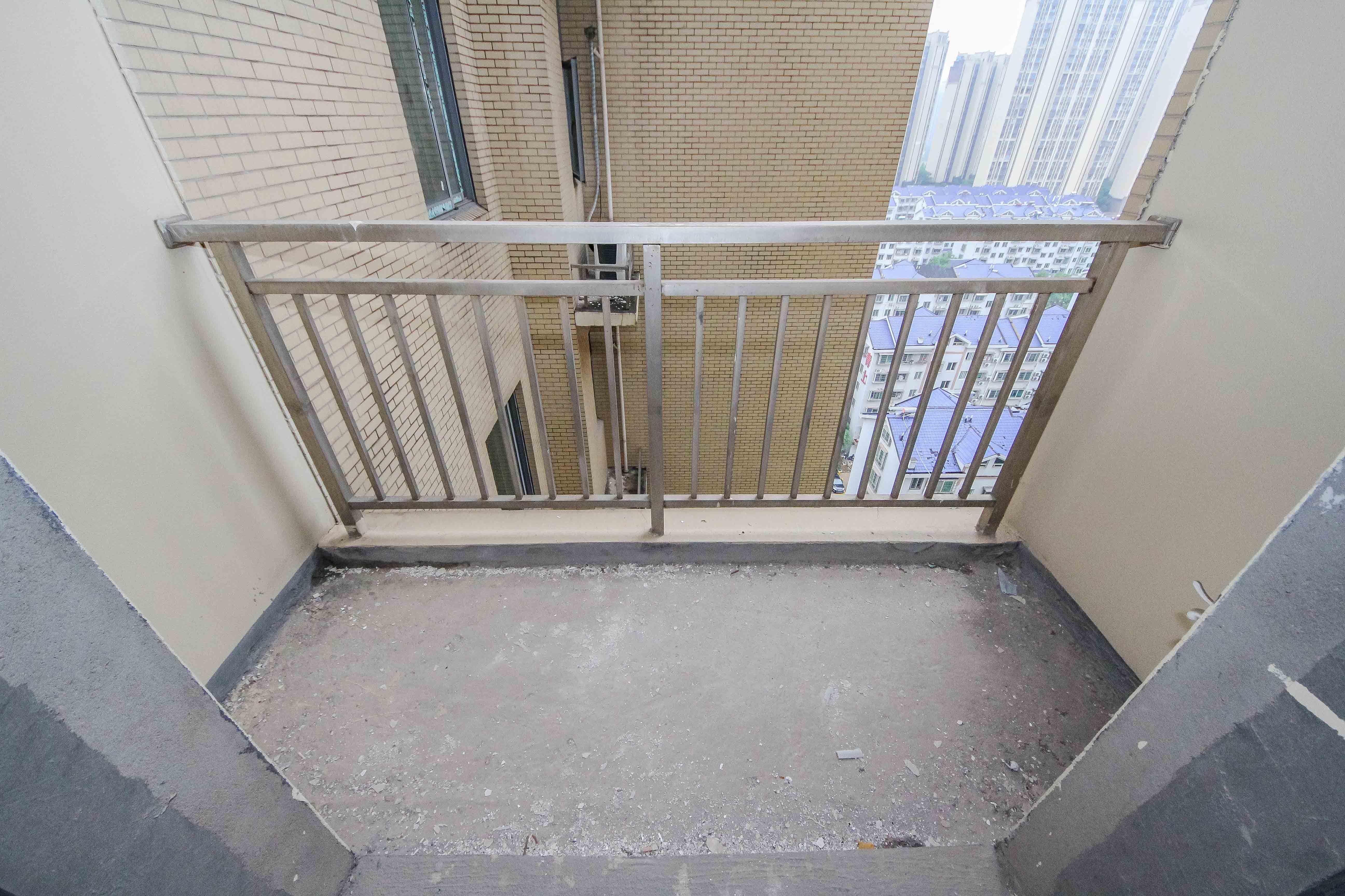 荣升家园（湘江熙岸）  3室2厅1卫   138.00万阳台