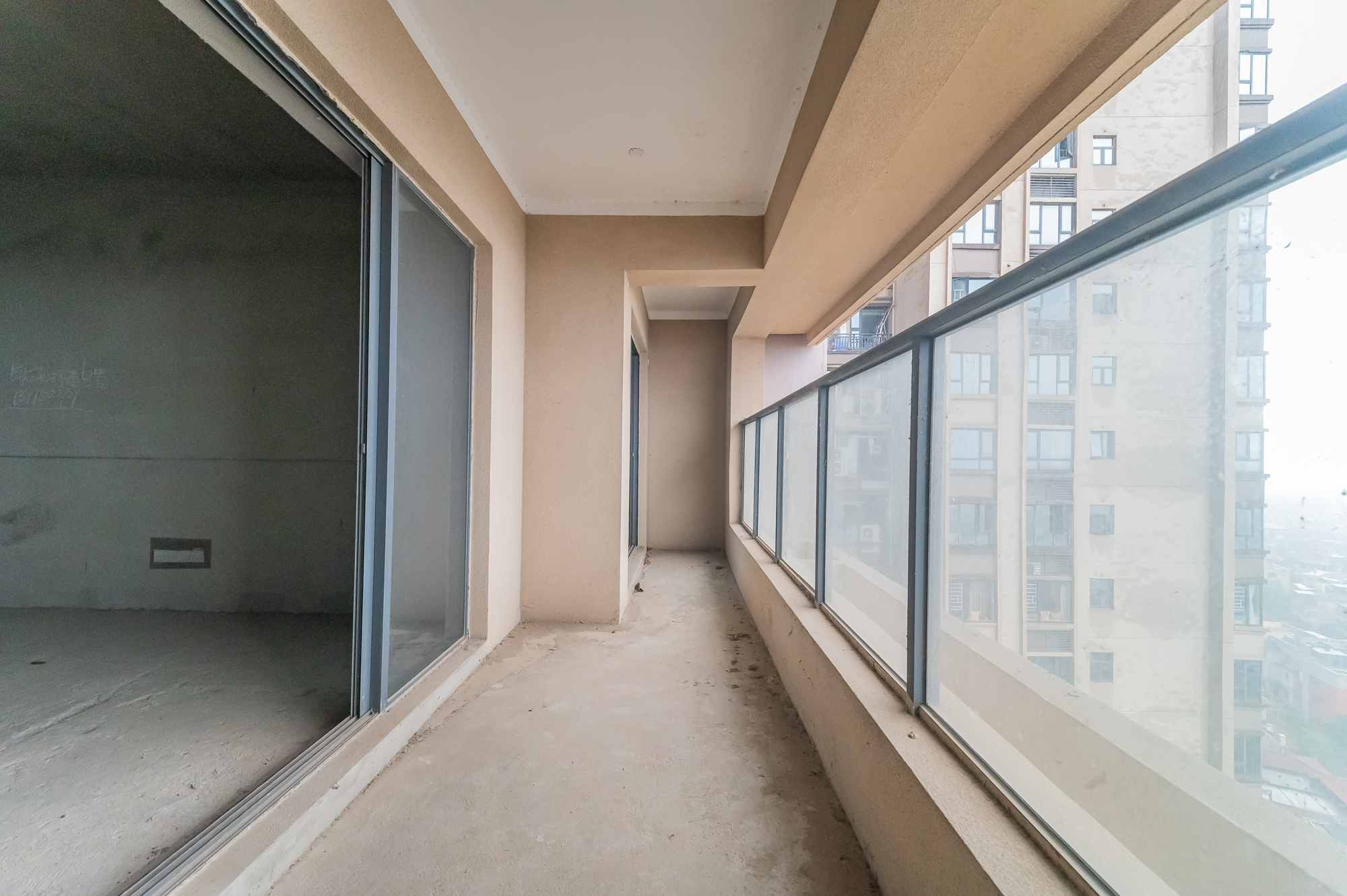 碧桂园威尼斯城 4室2厅2卫 102.98万 碧桂园威尼斯城 4室2厅2卫 102.98万阳台