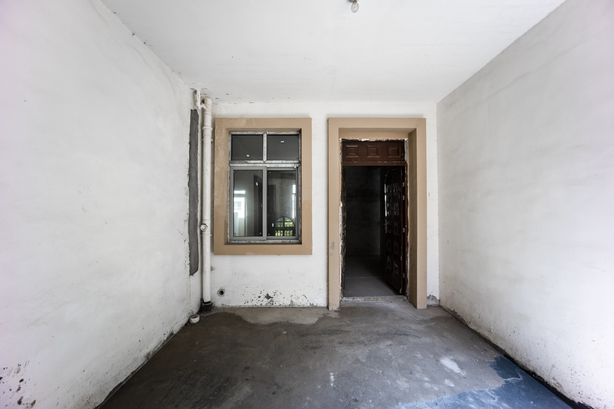 钱隆世家  5室2厅2卫   210.00万其他