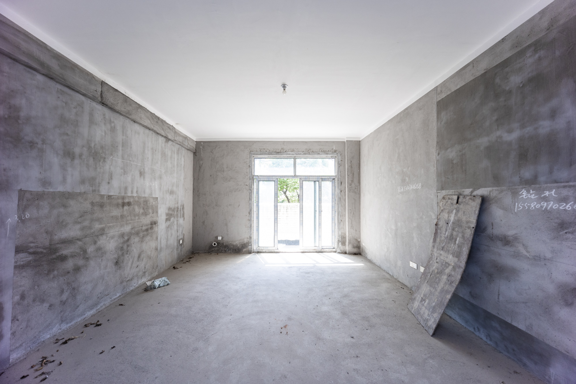 钱隆世家  5室2厅2卫   210.00万其他