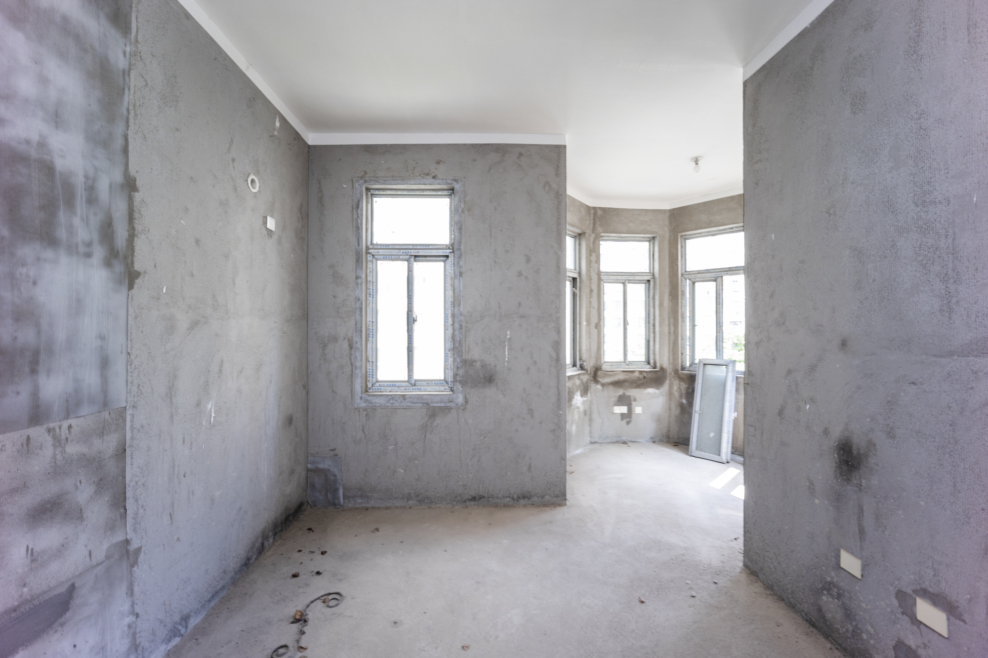 钱隆世家  5室2厅2卫   210.00万其他