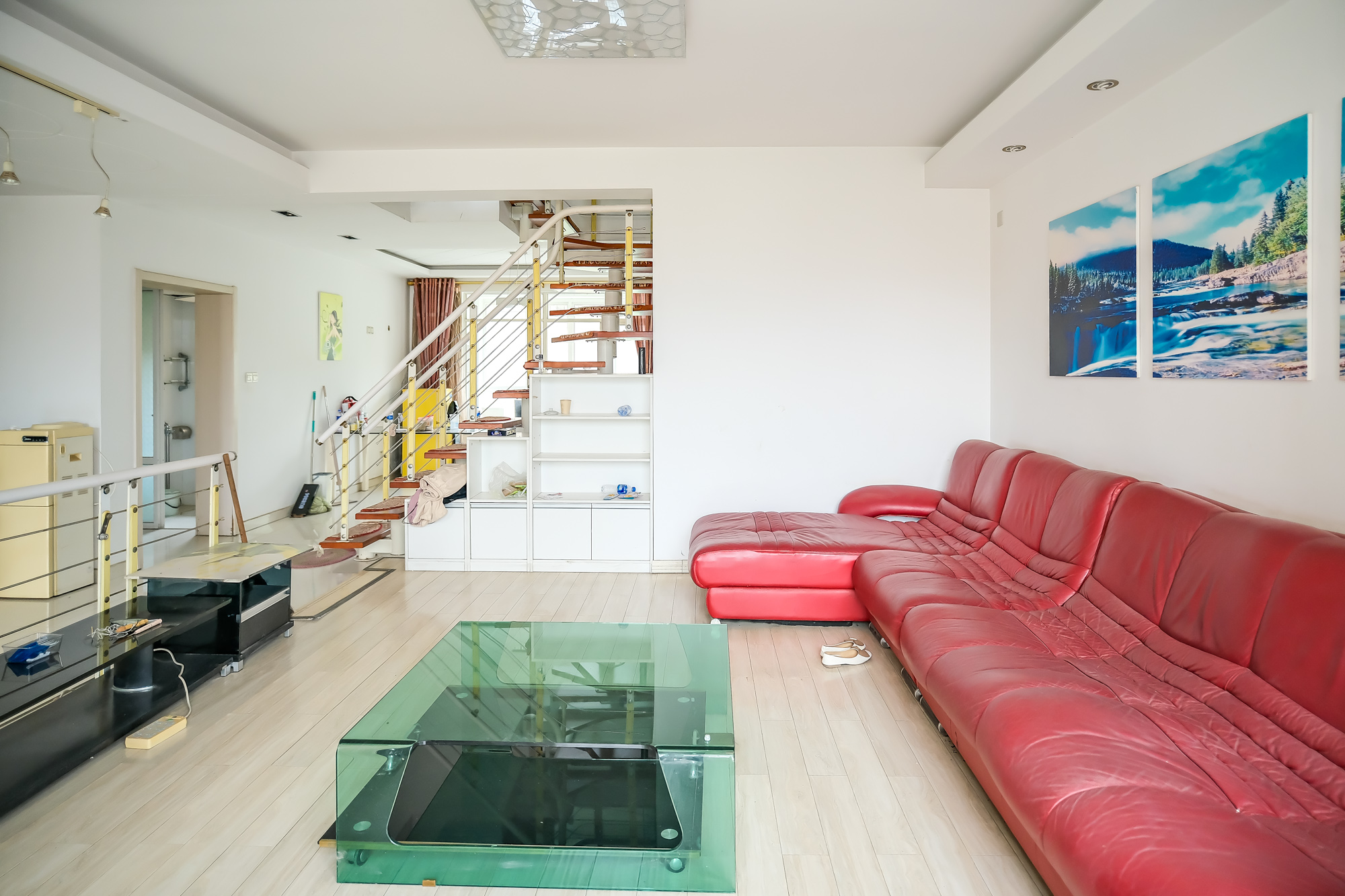 湘龙家园 5室2厅3卫 258.00万 湘龙家园 5室2厅3卫 258.00万客厅