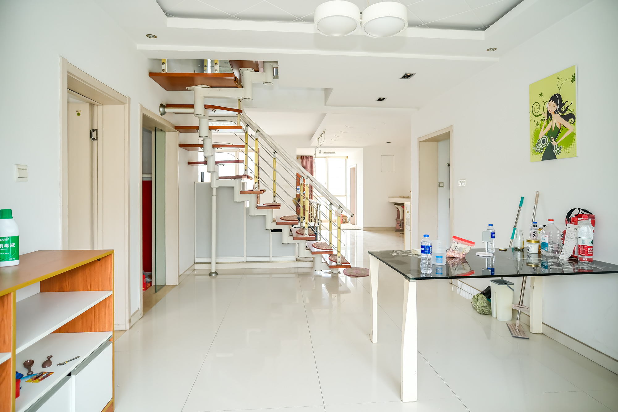 湘龙家园 5室2厅3卫 258.00万 湘龙家园 5室2厅3卫 258.00万客厅