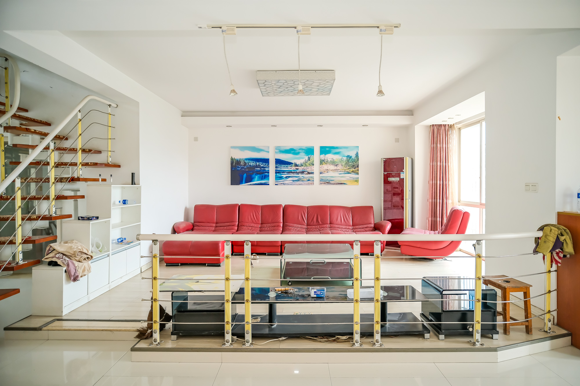 湘龙家园 5室2厅3卫 258.00万 湘龙家园 5室2厅3卫 258.00万客厅