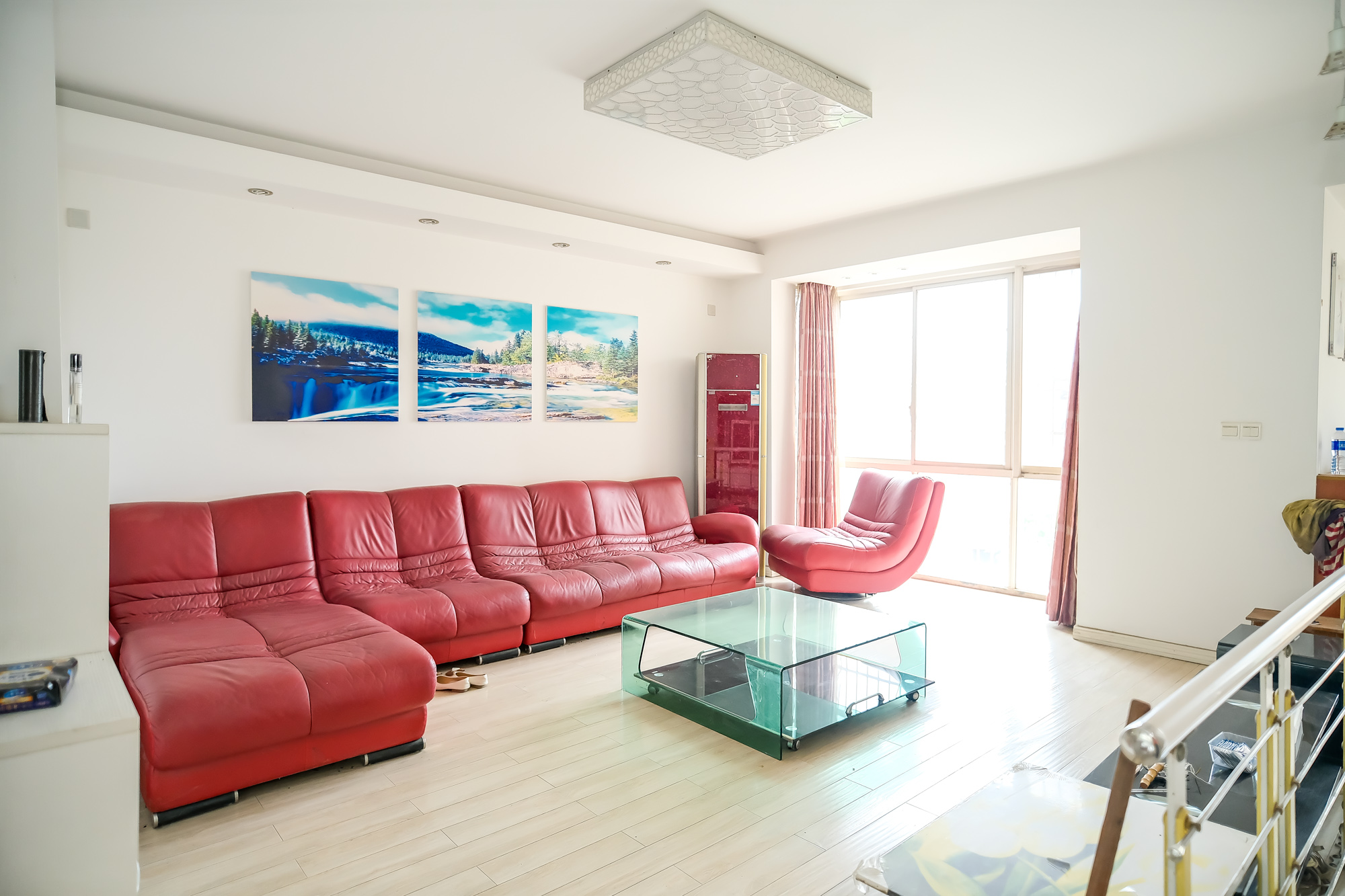 湘龙家园 5室2厅3卫 258.00万 湘龙家园 5室2厅3卫 258.00万客厅