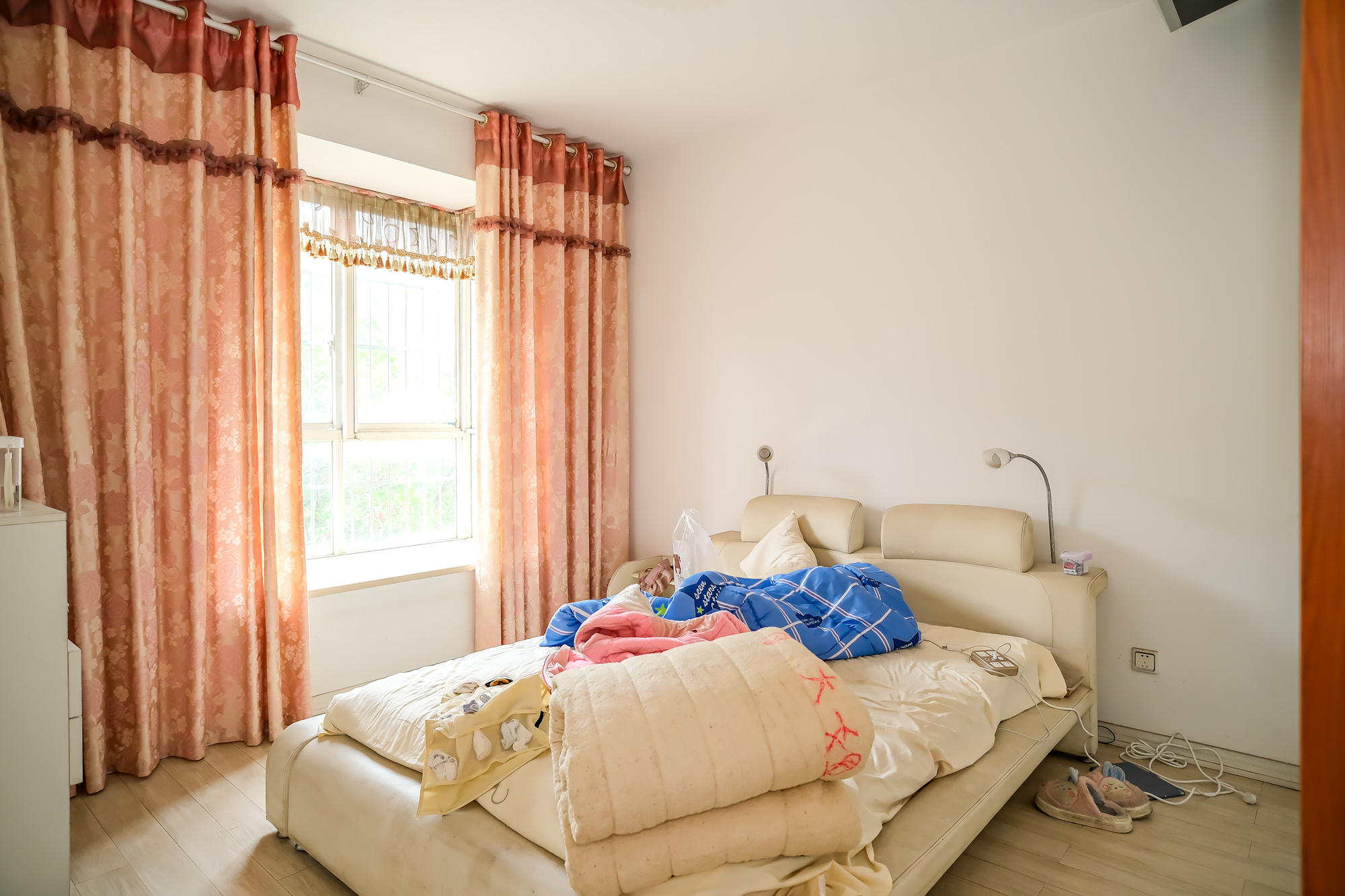 湘龙家园 5室2厅3卫 258.00万 湘龙家园 5室2厅3卫 258.00万卧室