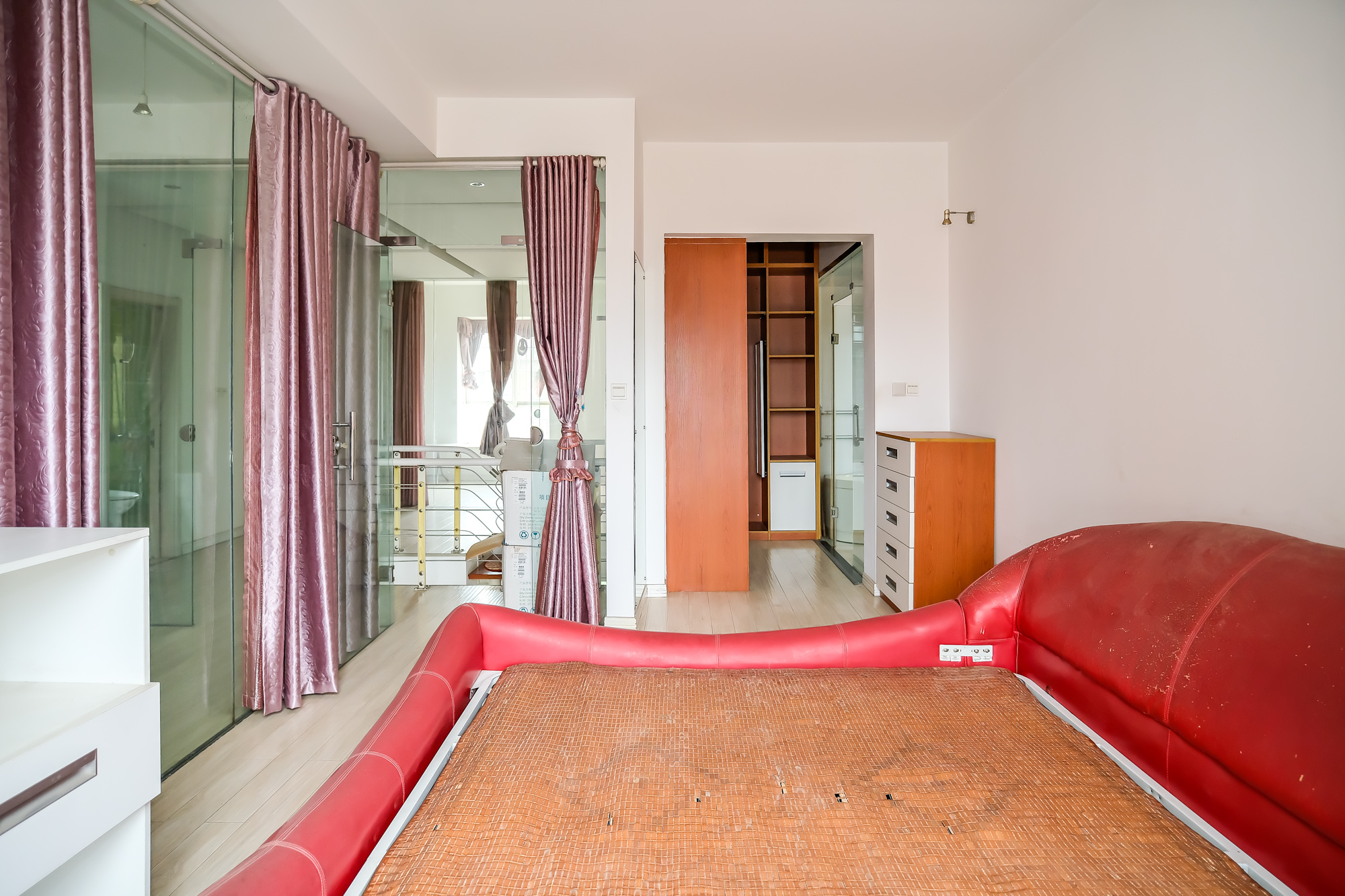 湘龙家园 5室2厅3卫 258.00万 湘龙家园 5室2厅3卫 258.00万卧室