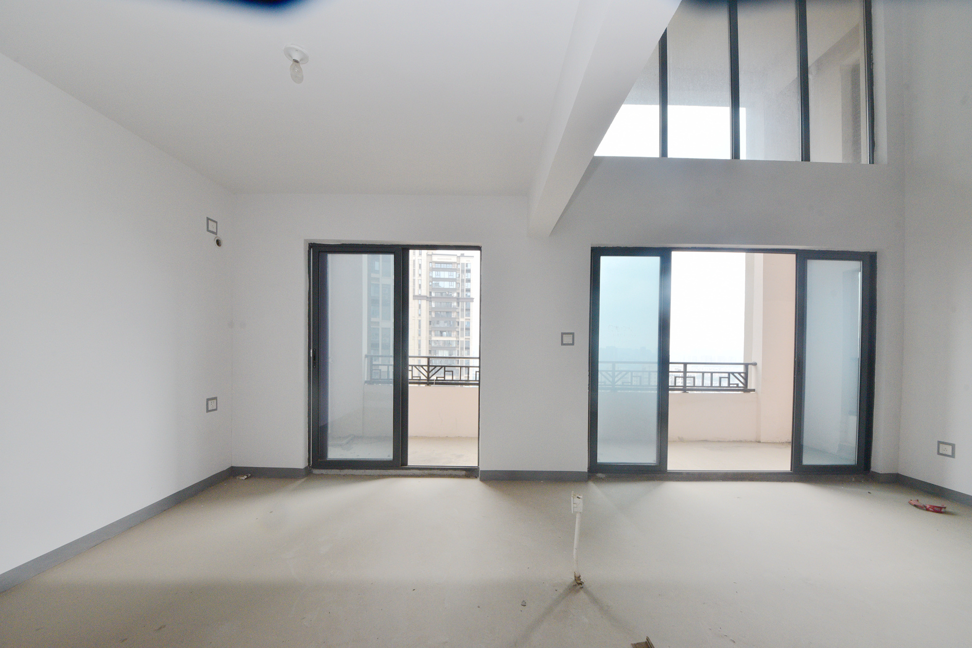 建发中央悦府  4室2厅2卫   179.00万客厅
