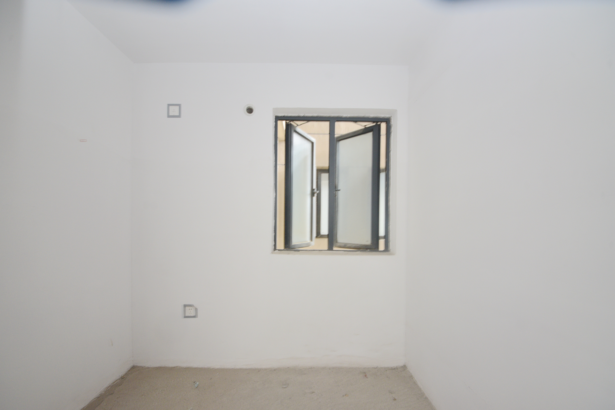 建发中央悦府  4室2厅2卫   179.00万其他