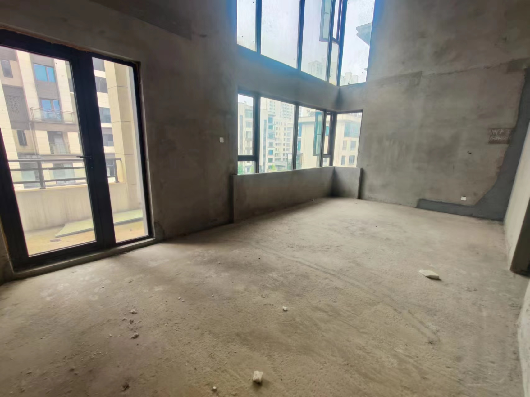 当代尚品苑  4室2厅2卫    89.0万 当代尚品苑  4室2厅2卫    89.0万