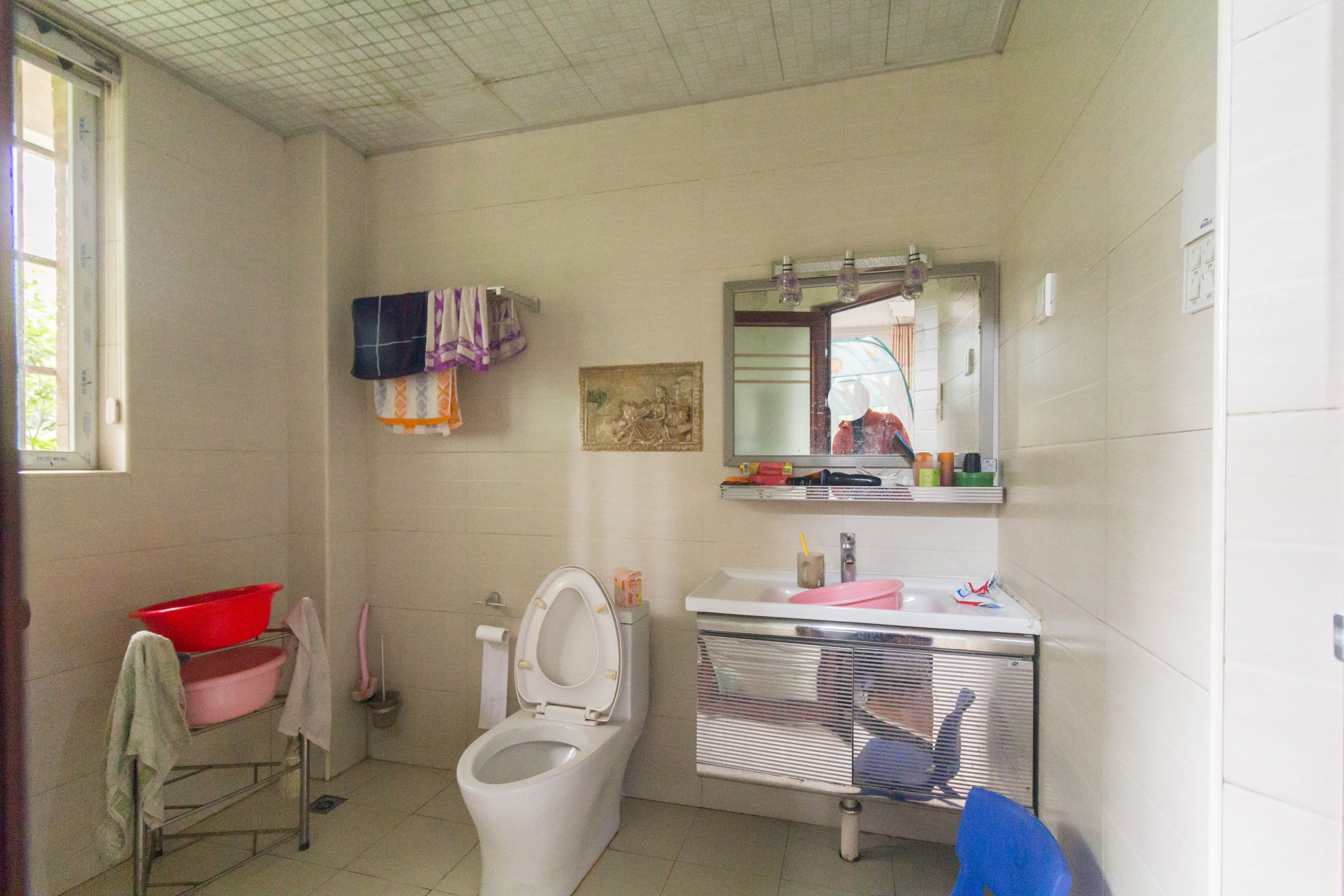 博雅湘水湾 2室2厅1卫 83.80万 博雅湘水湾 2室2厅1卫 83.80万卫生间