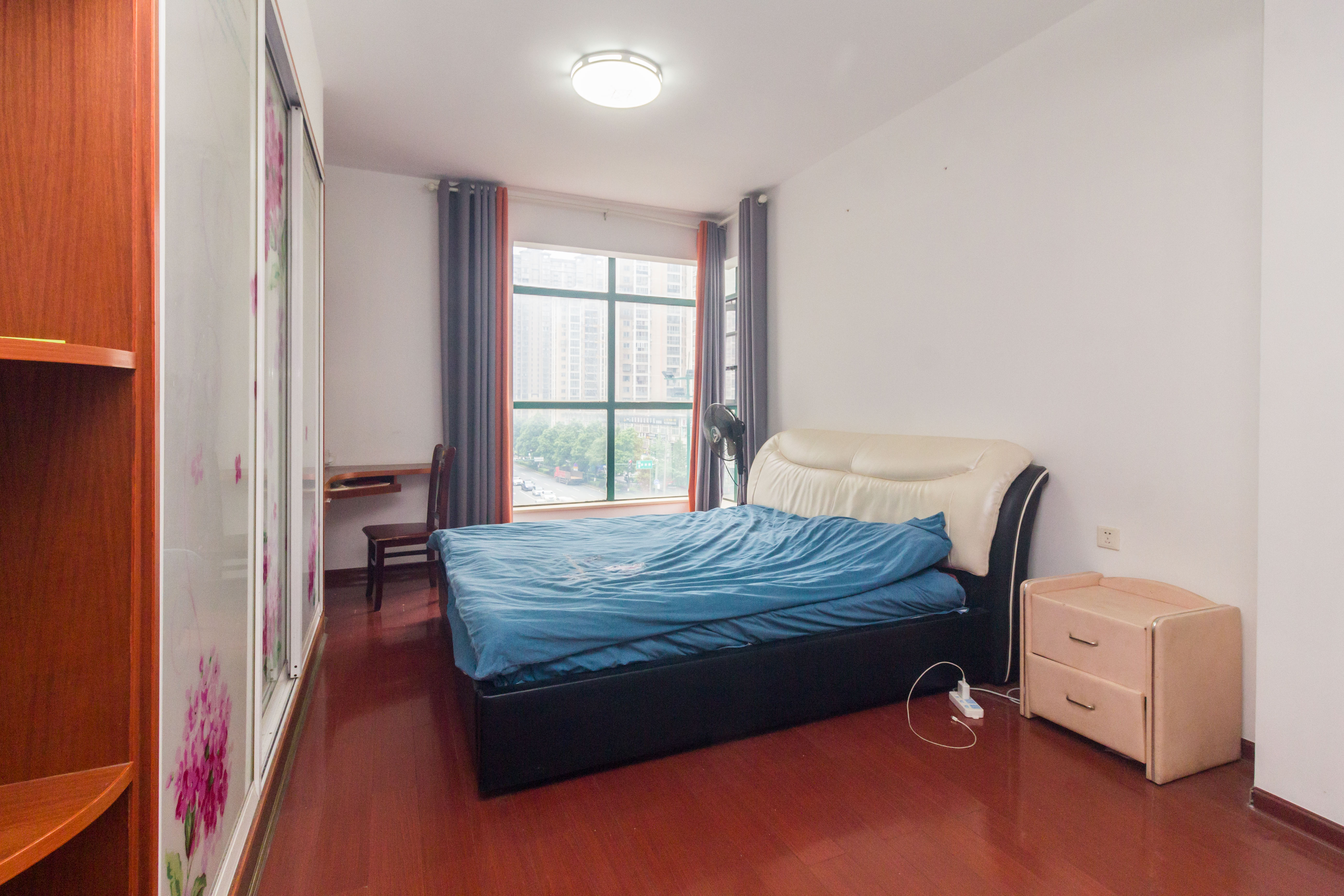 华天LOHO小镇 3室2厅2卫 63.00万 华天LOHO小镇 3室2厅2卫 63.00万卧室