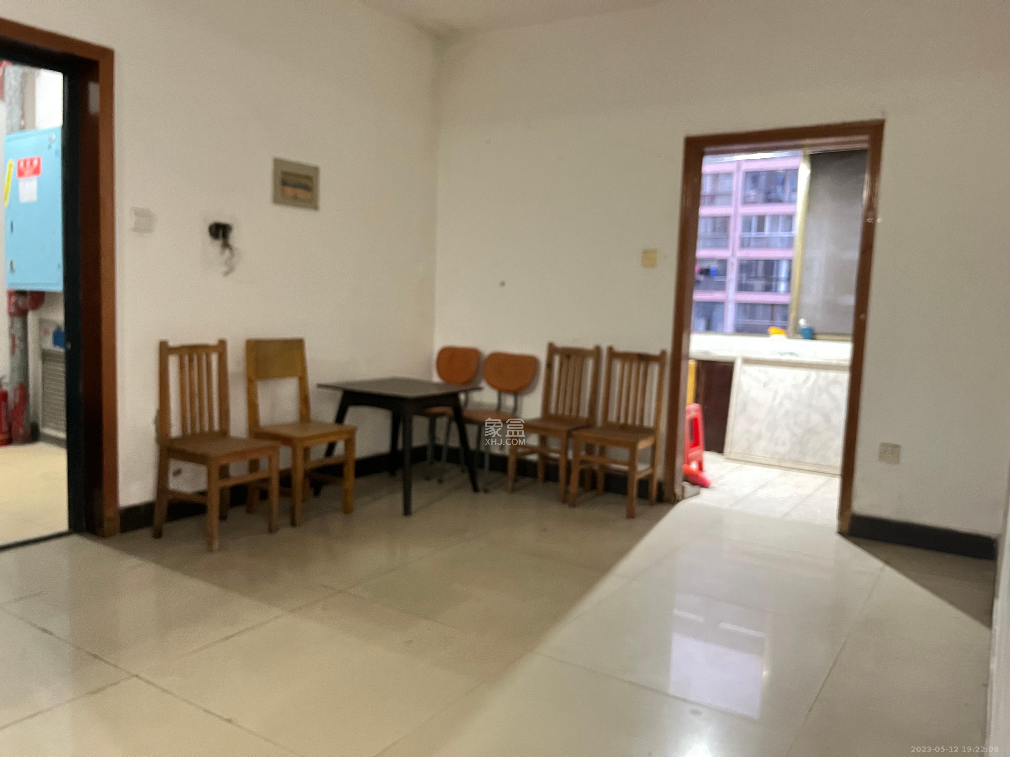 阳光丽景  3室2厅2卫   1900.00元/月室内图