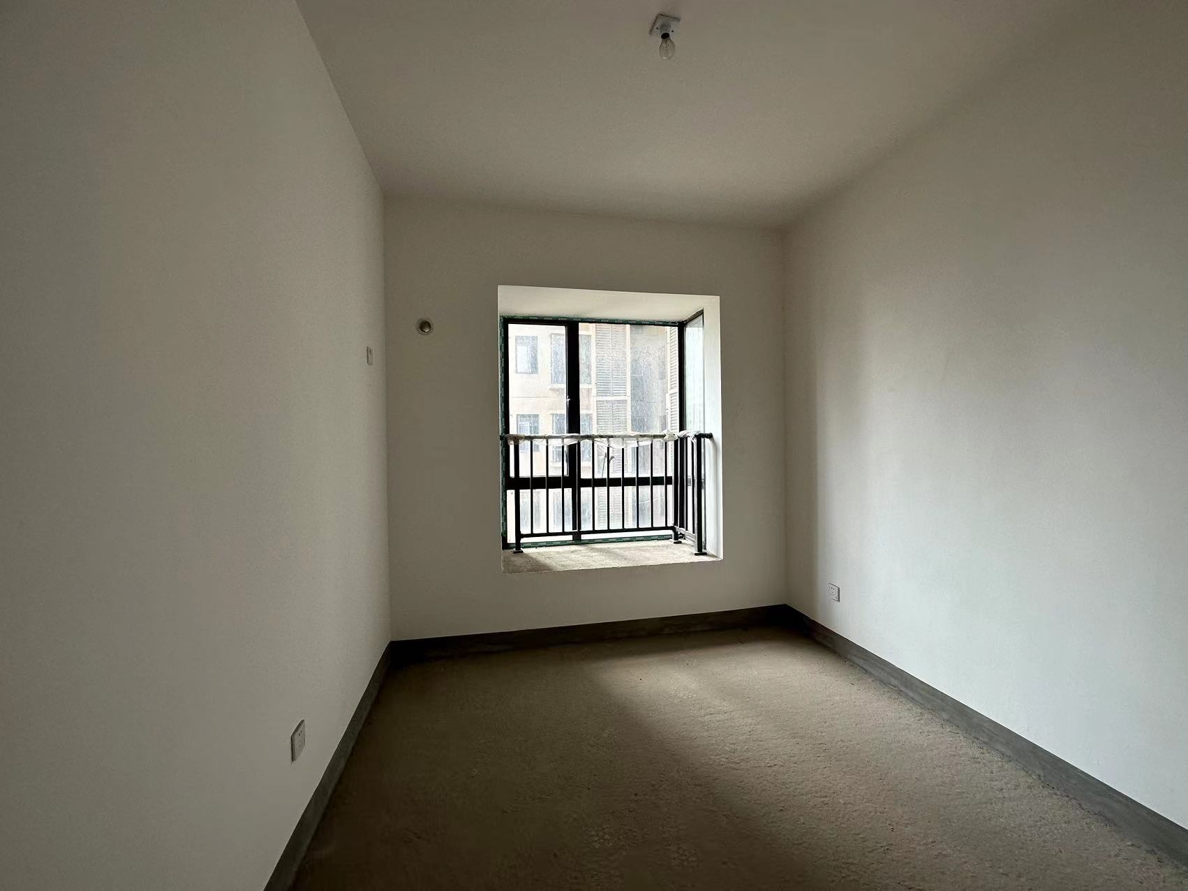 山水洲城华晨第一城 3室2厅1卫 56.0万 山水洲城华晨第一城 3室2厅1卫 56.0万室内图