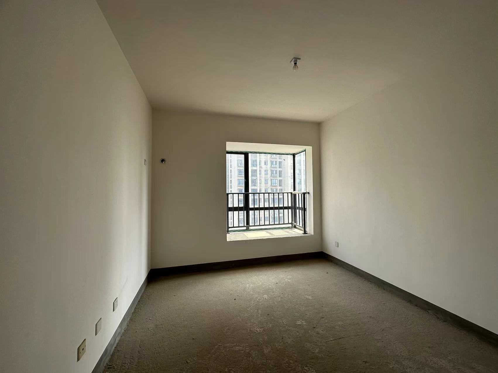 山水洲城华晨第一城 3室2厅1卫 56.0万 山水洲城华晨第一城 3室2厅1卫 56.0万室内图