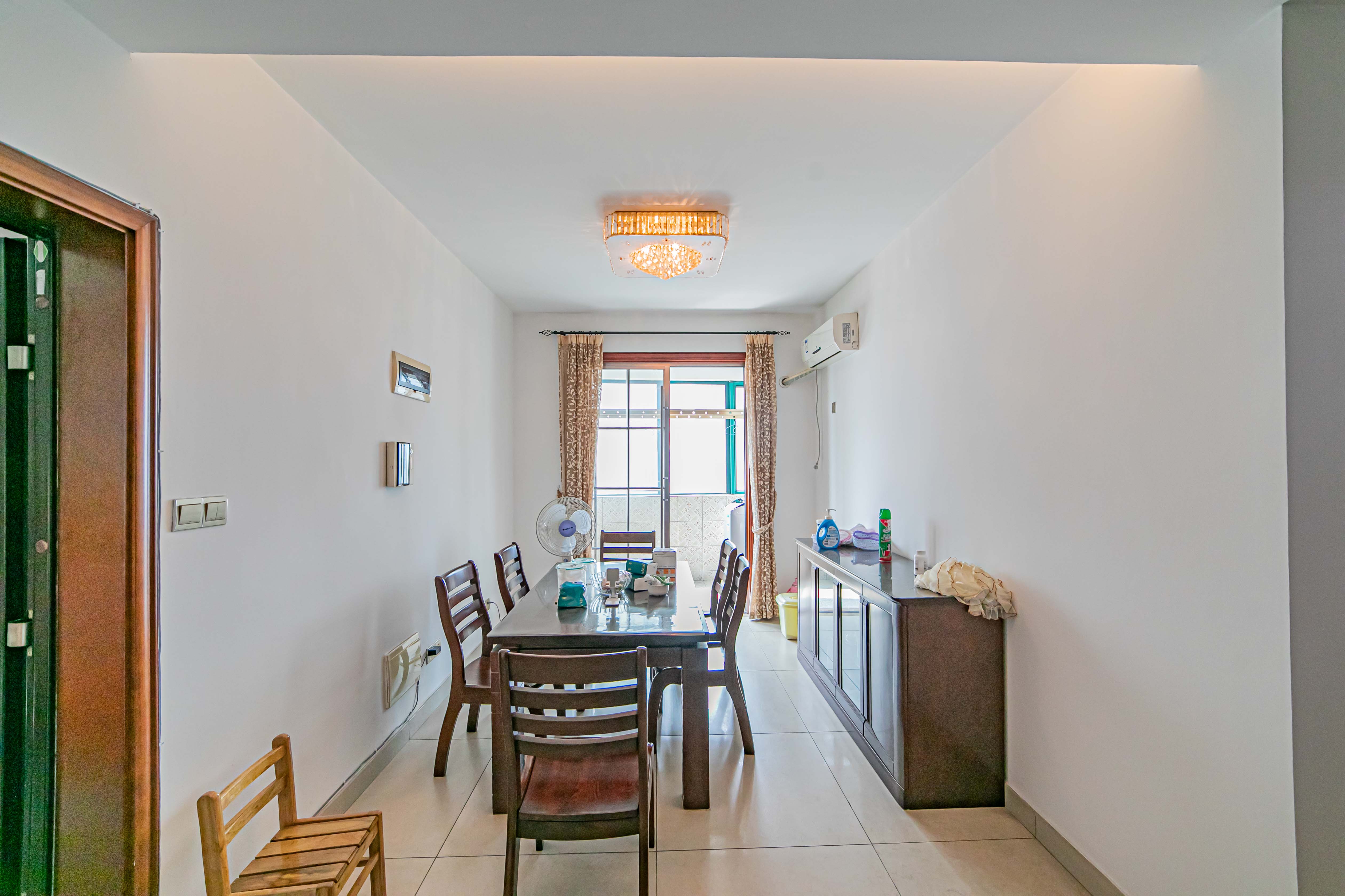 华盛新外滩 3室2厅2卫 227.00万 华盛新外滩 3室2厅2卫 227.00万客厅