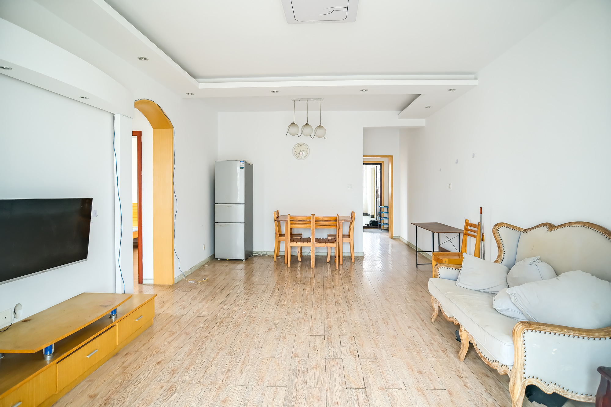 世景华庭 2室2厅1卫 64.00万 世景华庭 2室2厅1卫 64.00万客厅