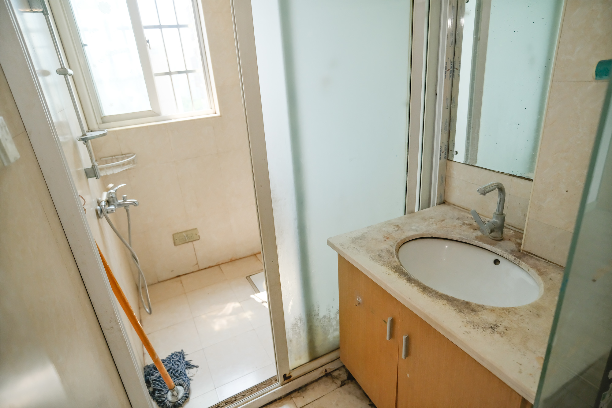 世景华庭 2室2厅1卫 64.00万 世景华庭 2室2厅1卫 64.00万卫生间