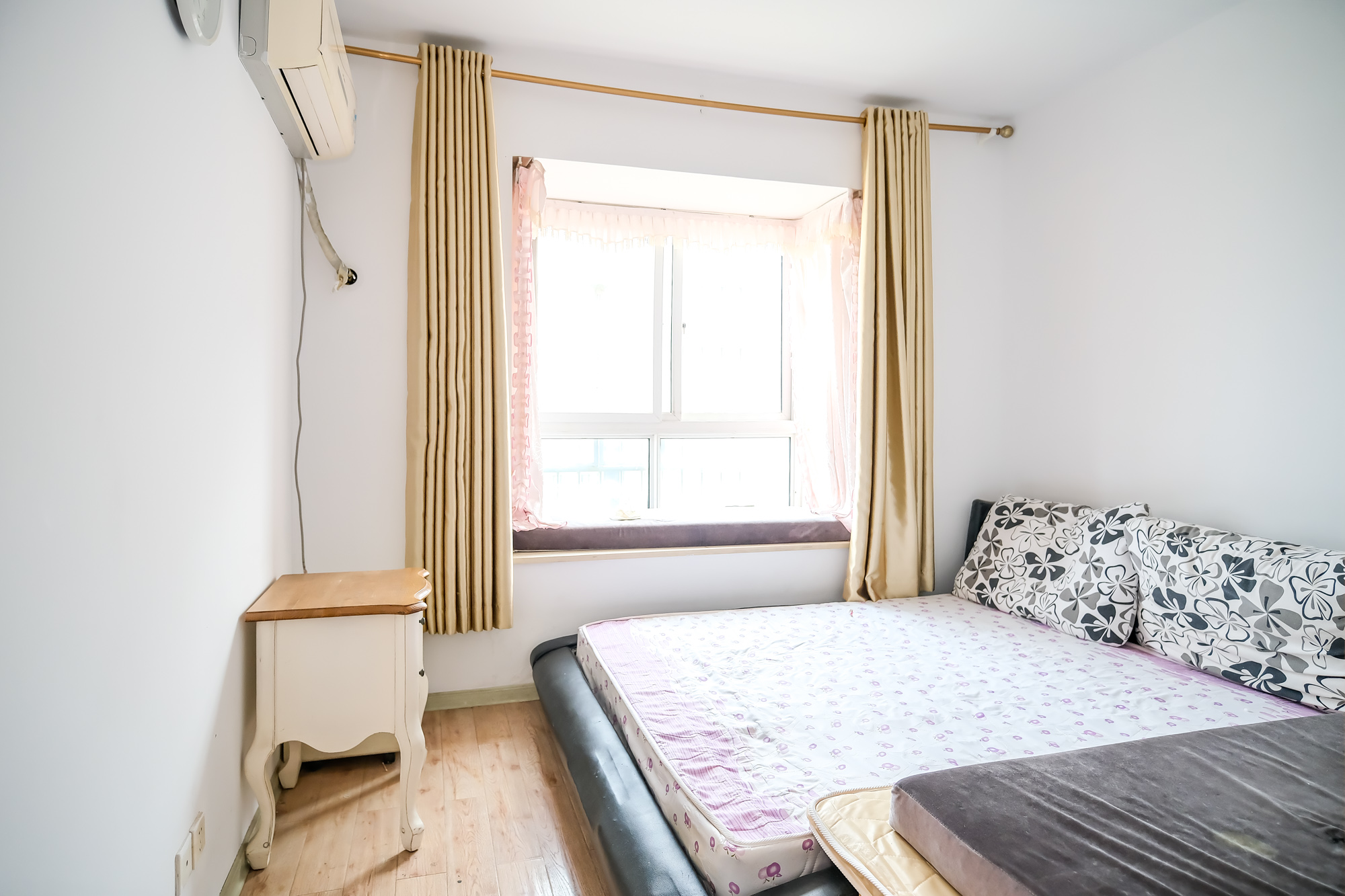 世景华庭 2室2厅1卫 64.00万 世景华庭 2室2厅1卫 64.00万卧室