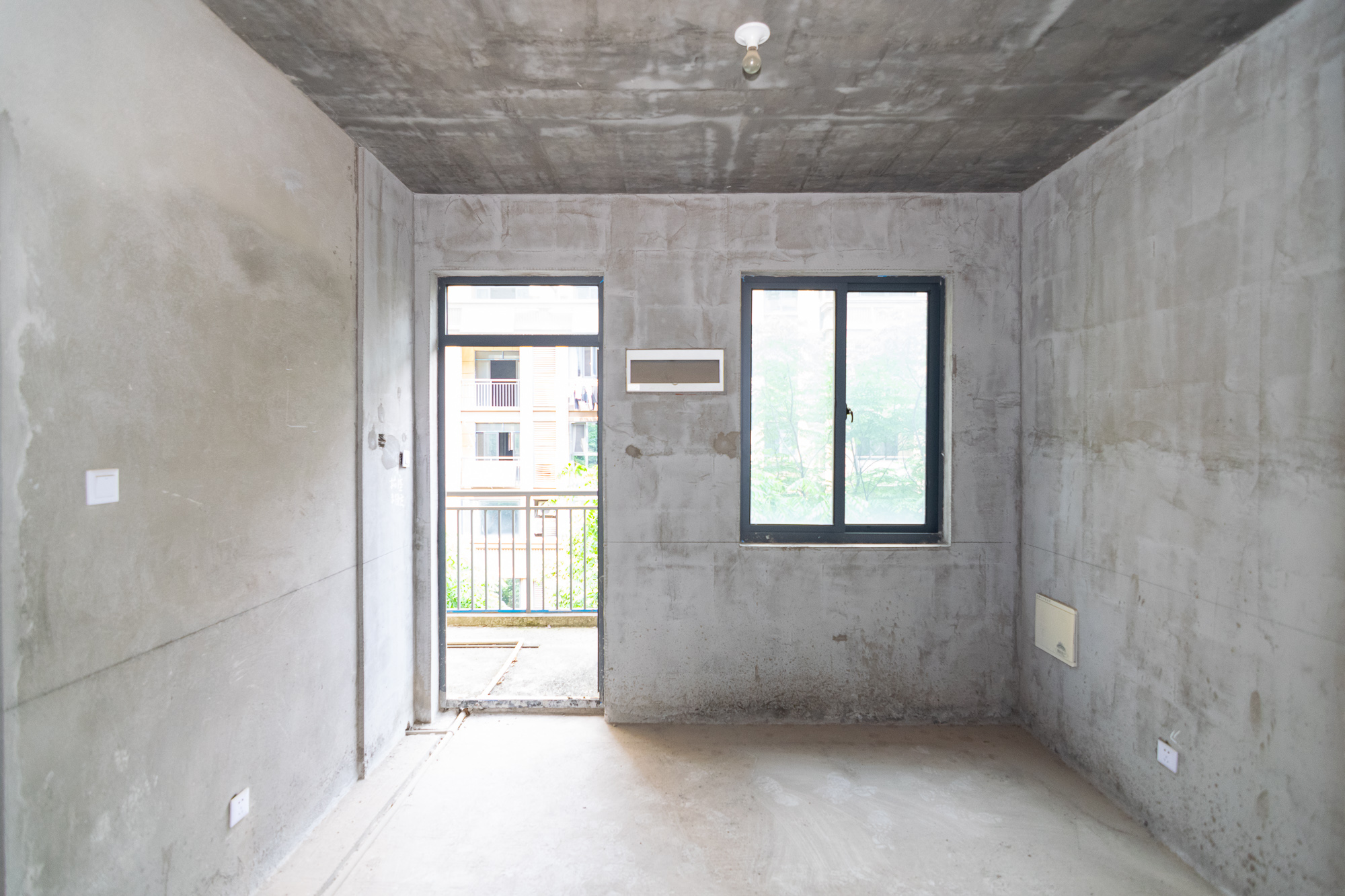 澳海澜庭 4室2厅2卫 85.0万 澳海澜庭 4室2厅2卫 85.0万客厅