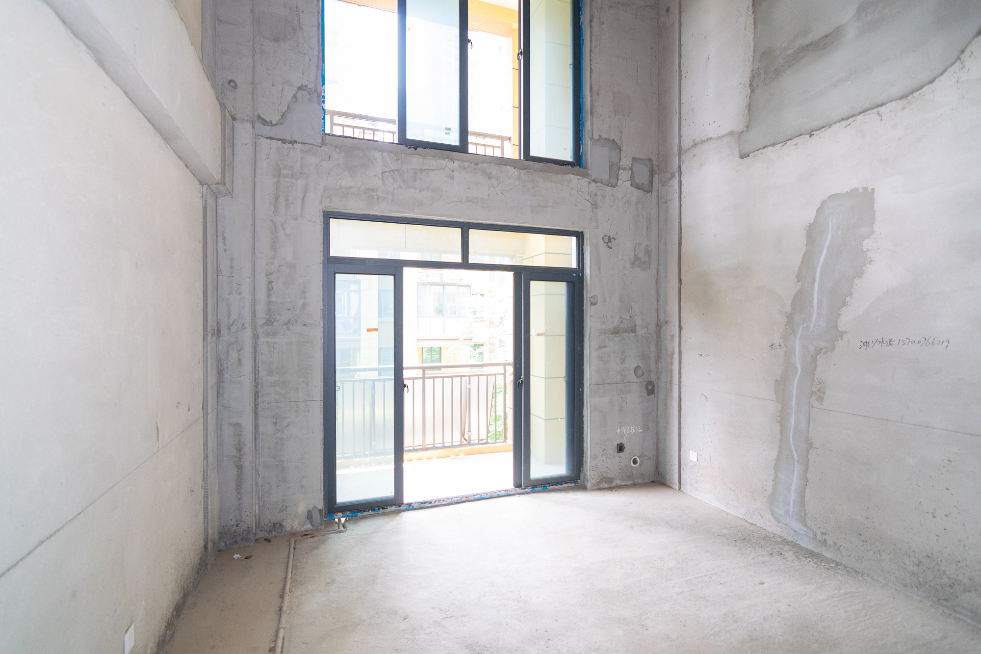 澳海澜庭 4室2厅2卫 85.0万 澳海澜庭 4室2厅2卫 85.0万客厅