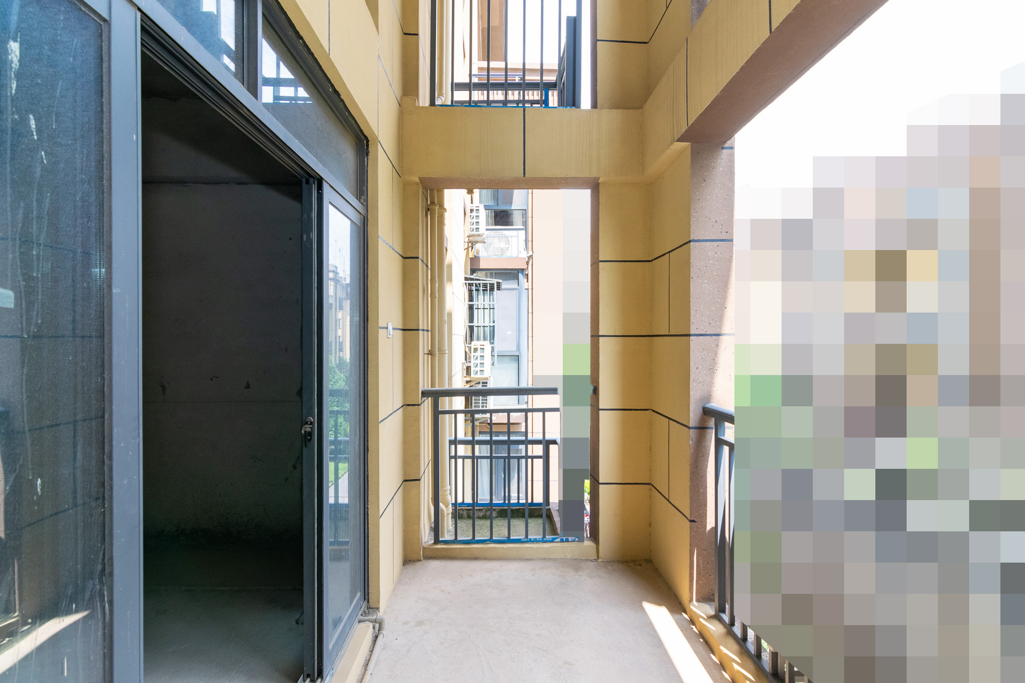 澳海澜庭 4室2厅2卫 85.0万 澳海澜庭 4室2厅2卫 85.0万阳台