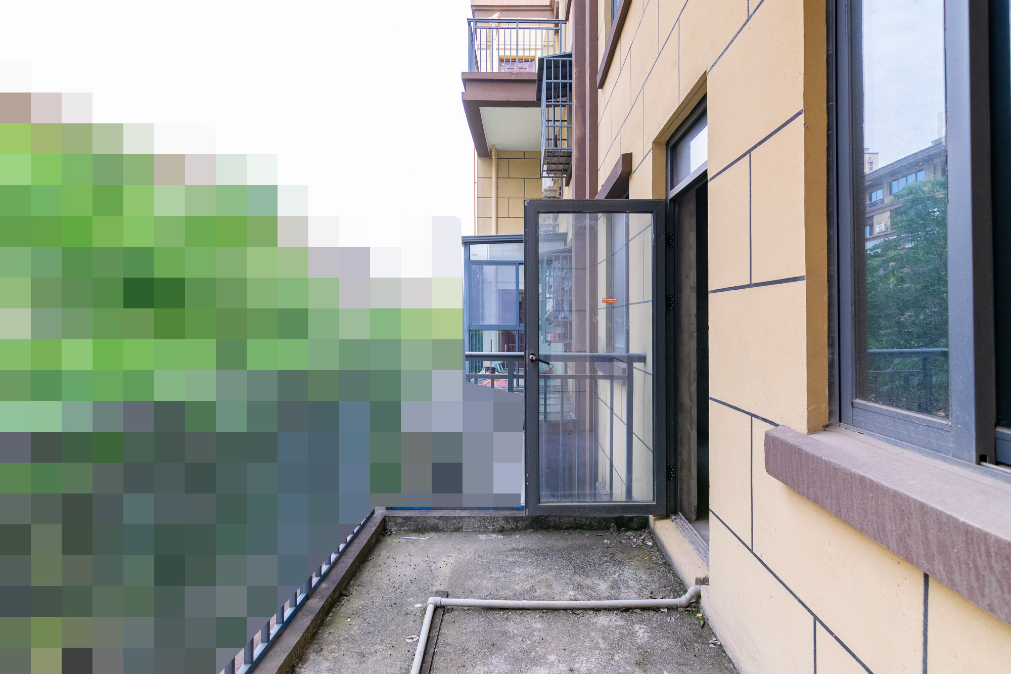 澳海澜庭 4室2厅2卫 85.0万 澳海澜庭 4室2厅2卫 85.0万阳台