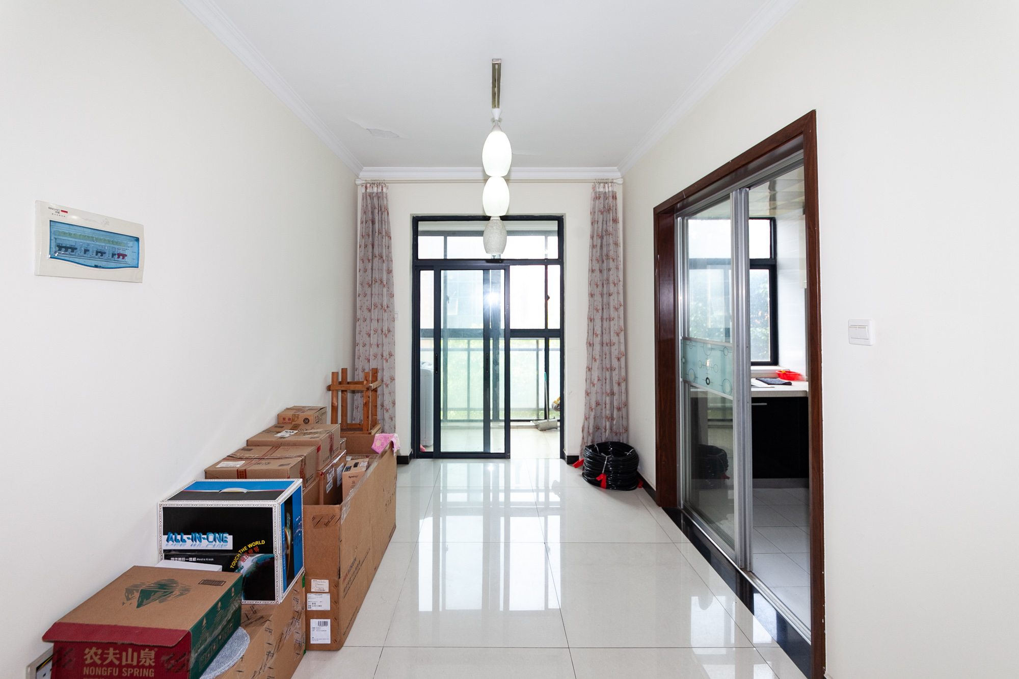 珠江东方明珠(新地东方明珠)一二期 2室2厅1卫 50.00万 珠江东方明珠(新地东方明珠)一二期 2室2厅1卫 50.00万客厅