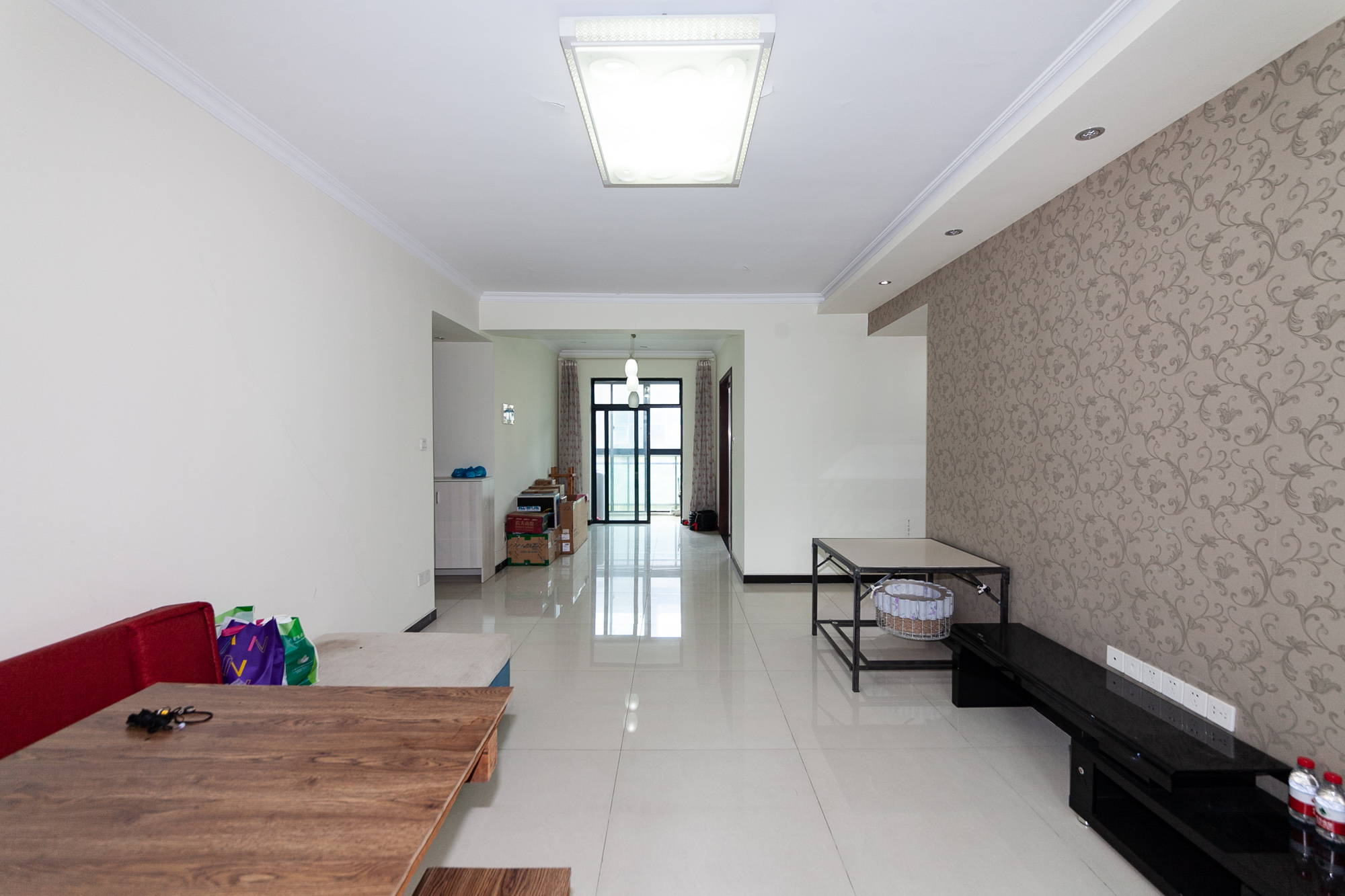 珠江东方明珠(新地东方明珠)一二期 2室2厅1卫 50.00万 珠江东方明珠(新地东方明珠)一二期 2室2厅1卫 50.00万客厅