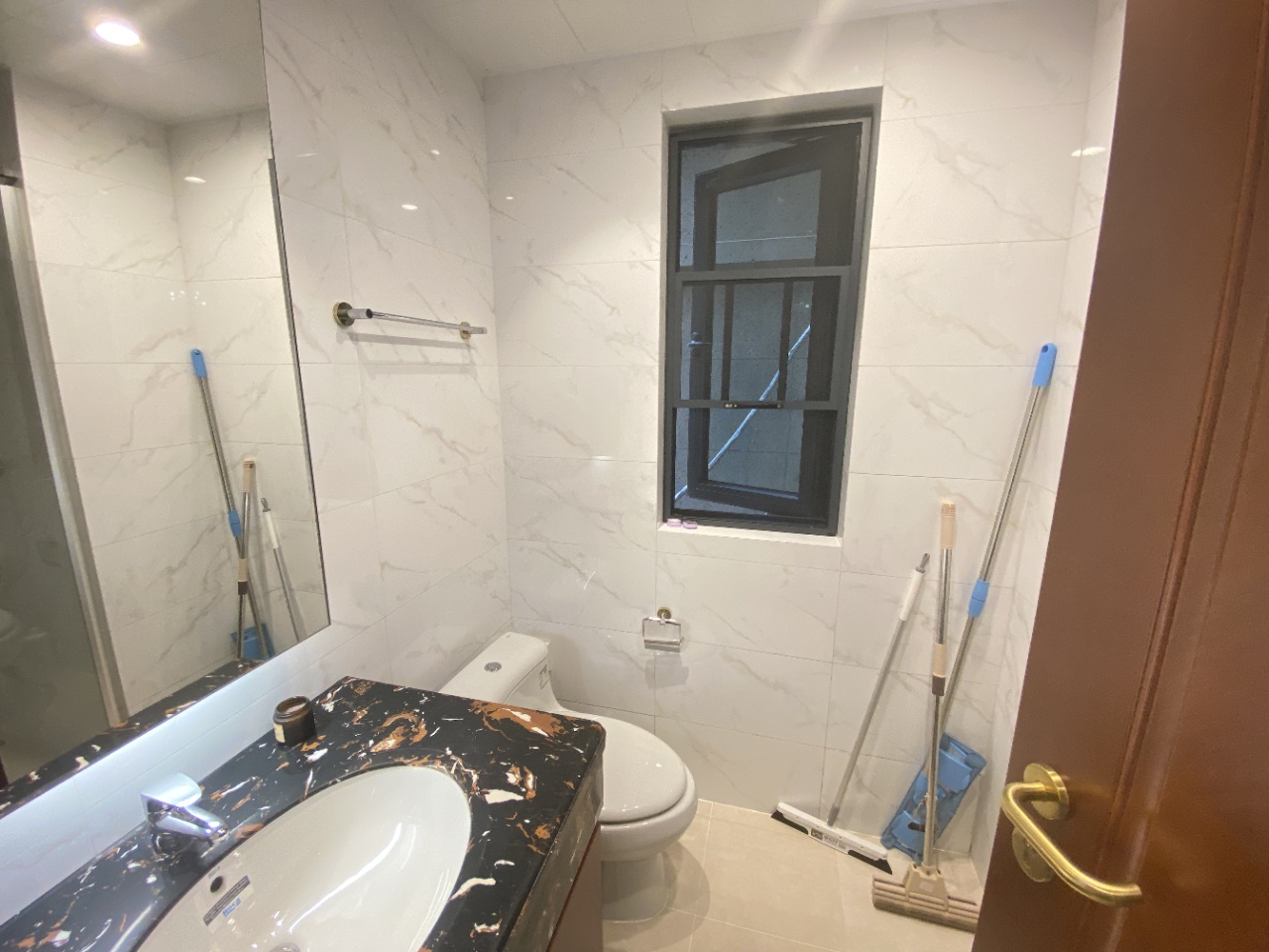 恒大华府  3室2厅2卫   106.00万 恒大华府  3室2厅2卫   106.00万室内图