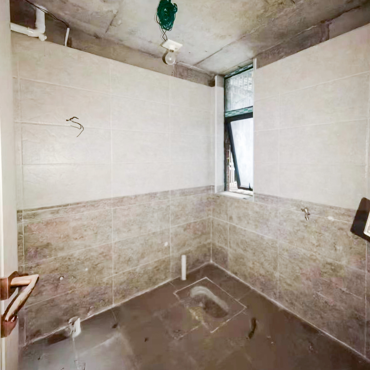 紫气东来(高速公路管理局单位房) 4室2厅1卫 88.00万 紫气东来(高速公路管理局单位房) 4室2厅1卫 88.00万卫生间