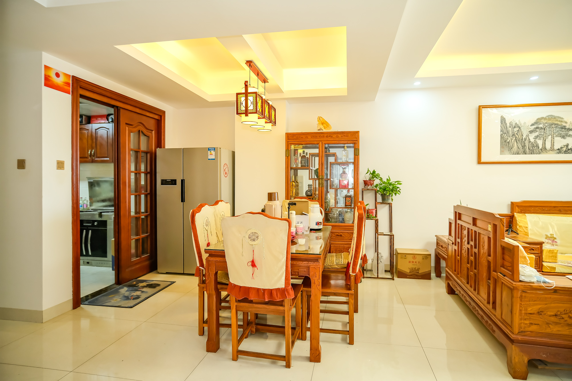 楚天馨苑 3室2厅2卫 99.00万 楚天馨苑 3室2厅2卫 99.00万客厅