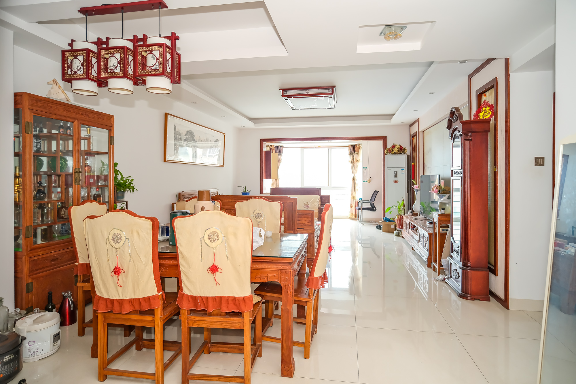 楚天馨苑 3室2厅2卫 99.00万 楚天馨苑 3室2厅2卫 99.00万客厅