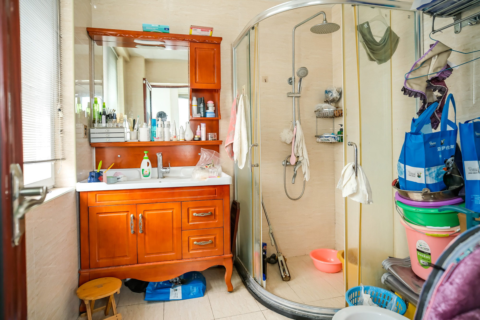 楚天馨苑 3室2厅2卫 99.00万 楚天馨苑 3室2厅2卫 99.00万卫生间