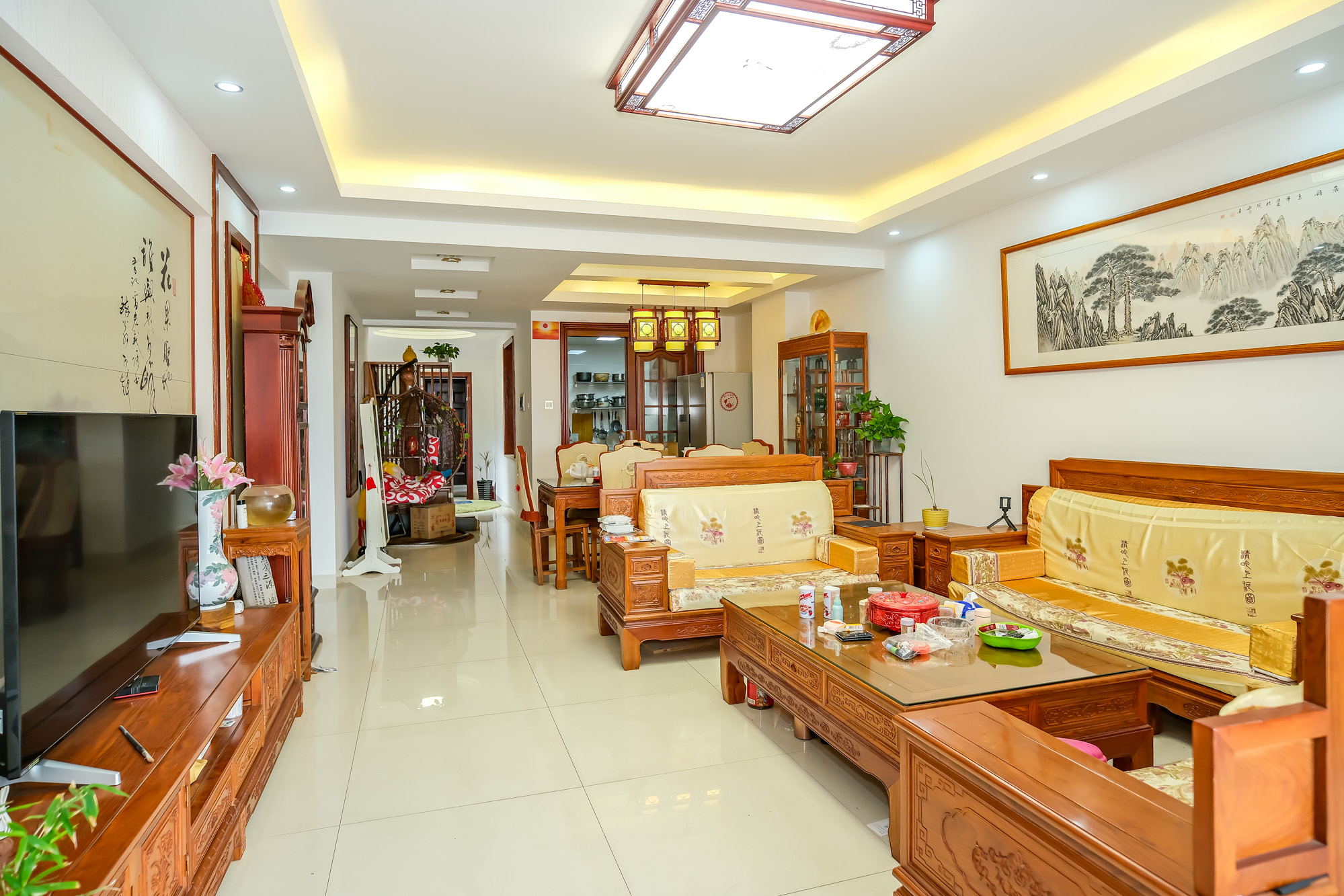 楚天馨苑 3室2厅2卫 99.00万 楚天馨苑 3室2厅2卫 99.00万客厅