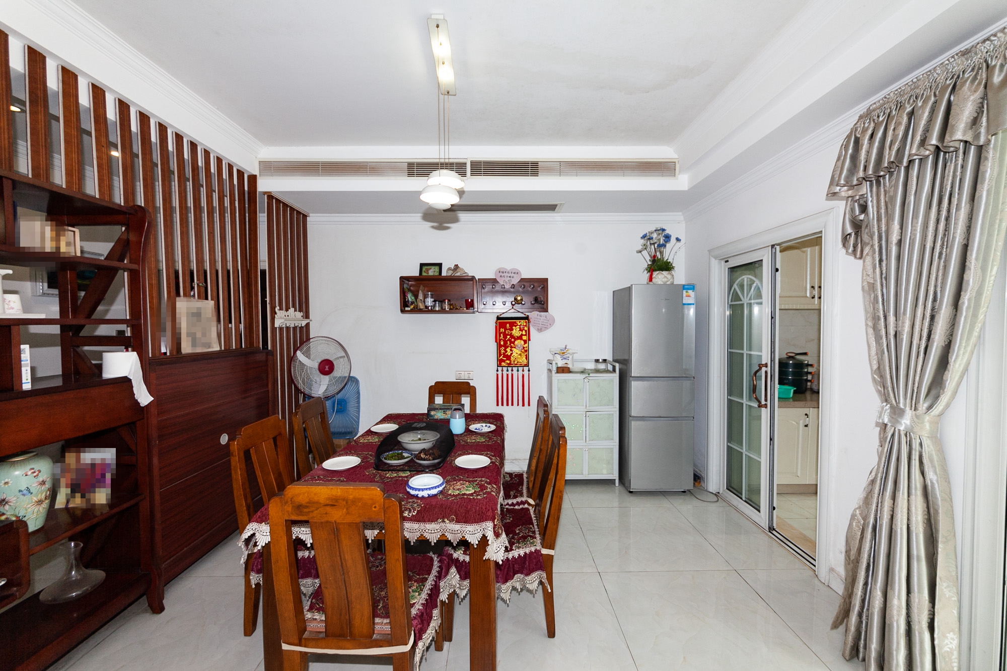 勤诚达新界  4室2厅1卫   139.90万 勤诚达新界  4室2厅1卫   139.90万客厅