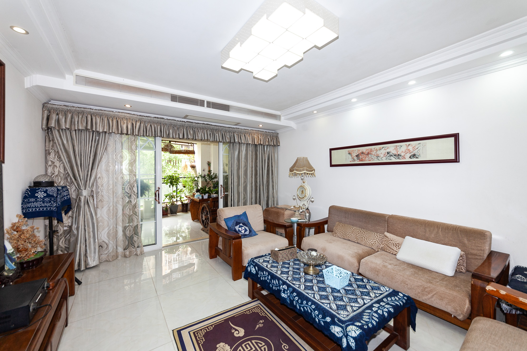 勤诚达新界  4室2厅1卫   139.90万 勤诚达新界  4室2厅1卫   139.90万客厅