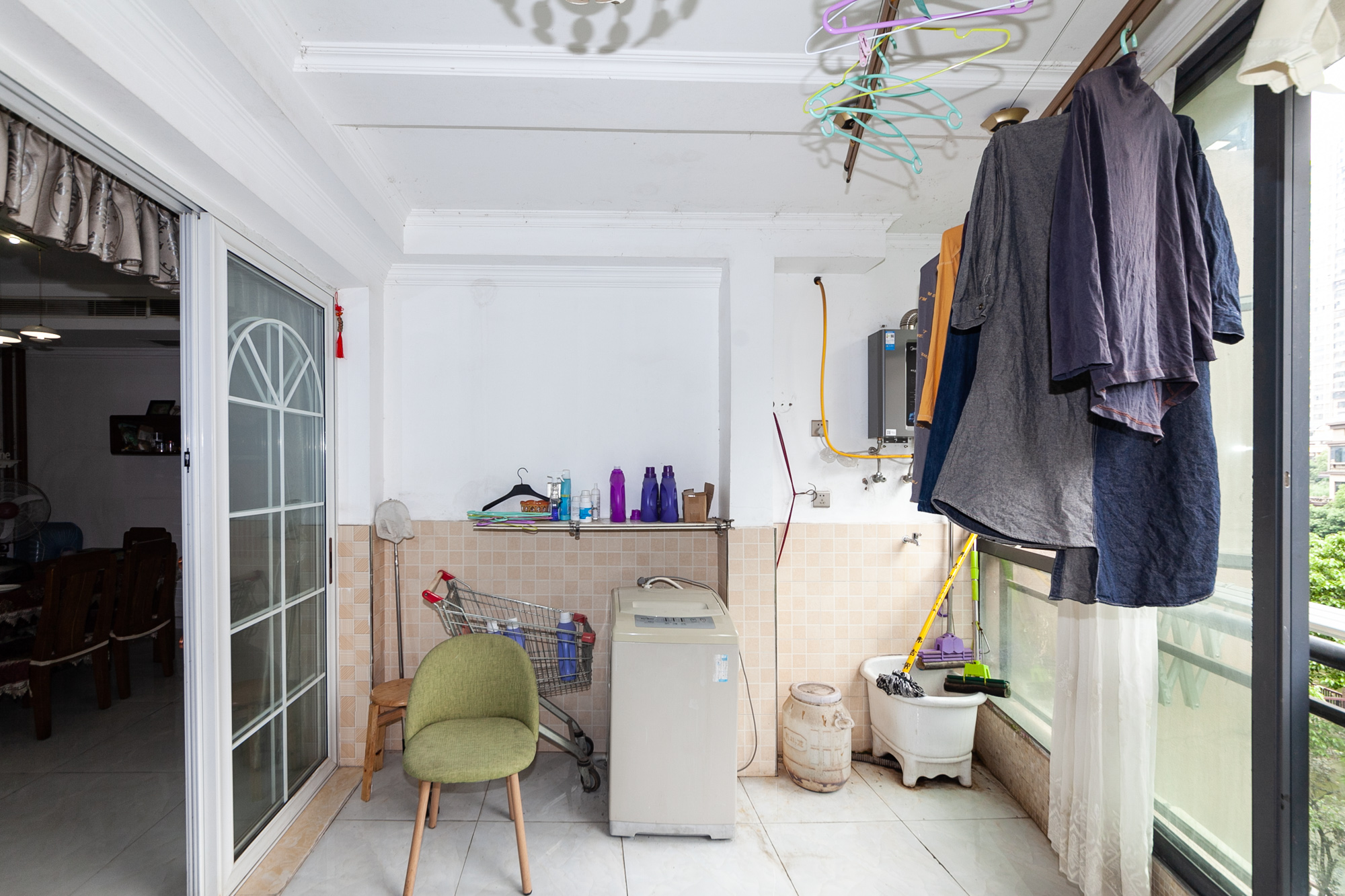 勤诚达新界  4室2厅1卫   139.90万 勤诚达新界  4室2厅1卫   139.90万阳台