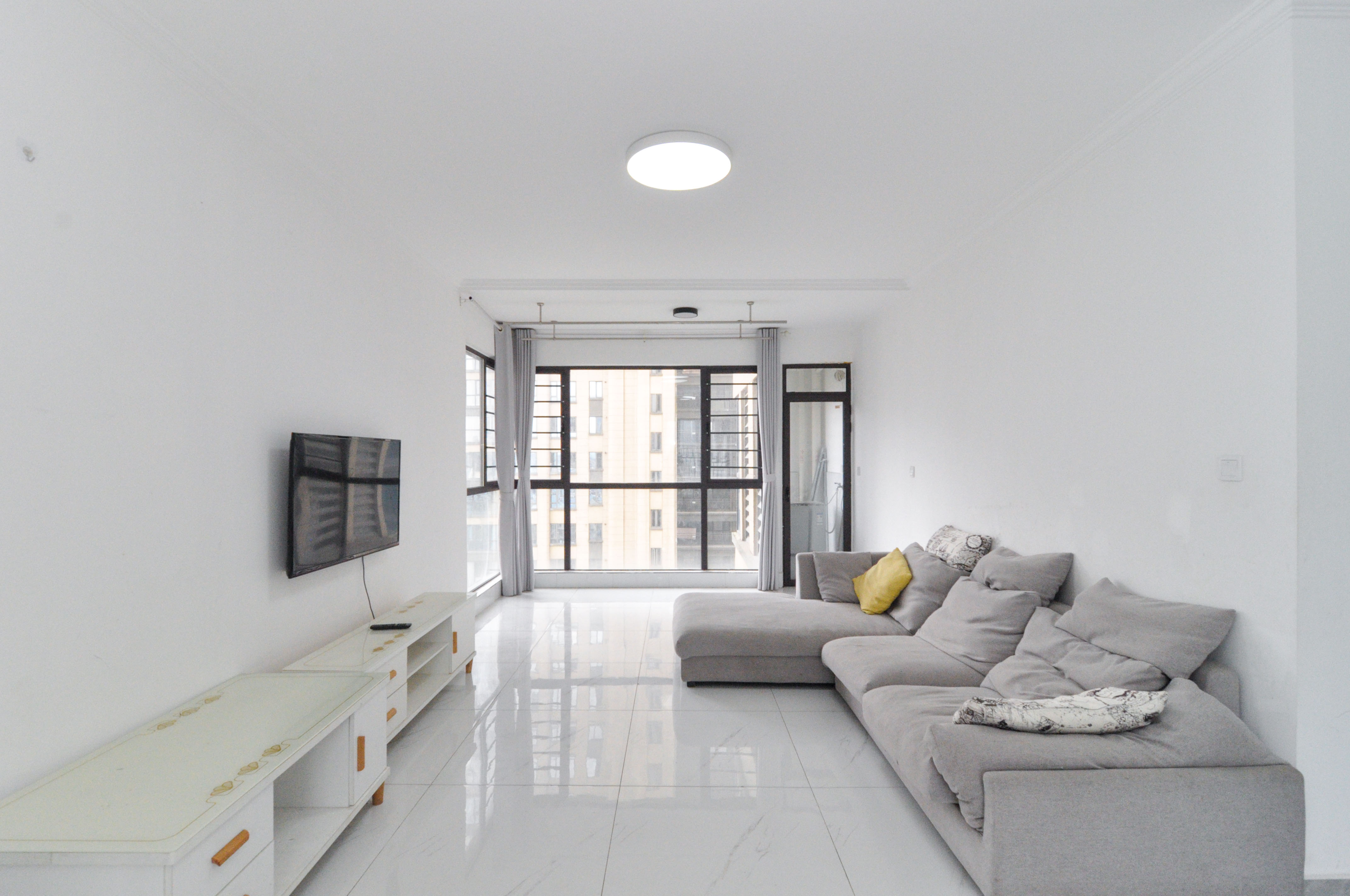 梅溪湖金茂悦(金悦雅苑) 4室2厅2卫 146.8万 梅溪湖金茂悦(金悦雅苑) 4室2厅2卫 146.8万客厅